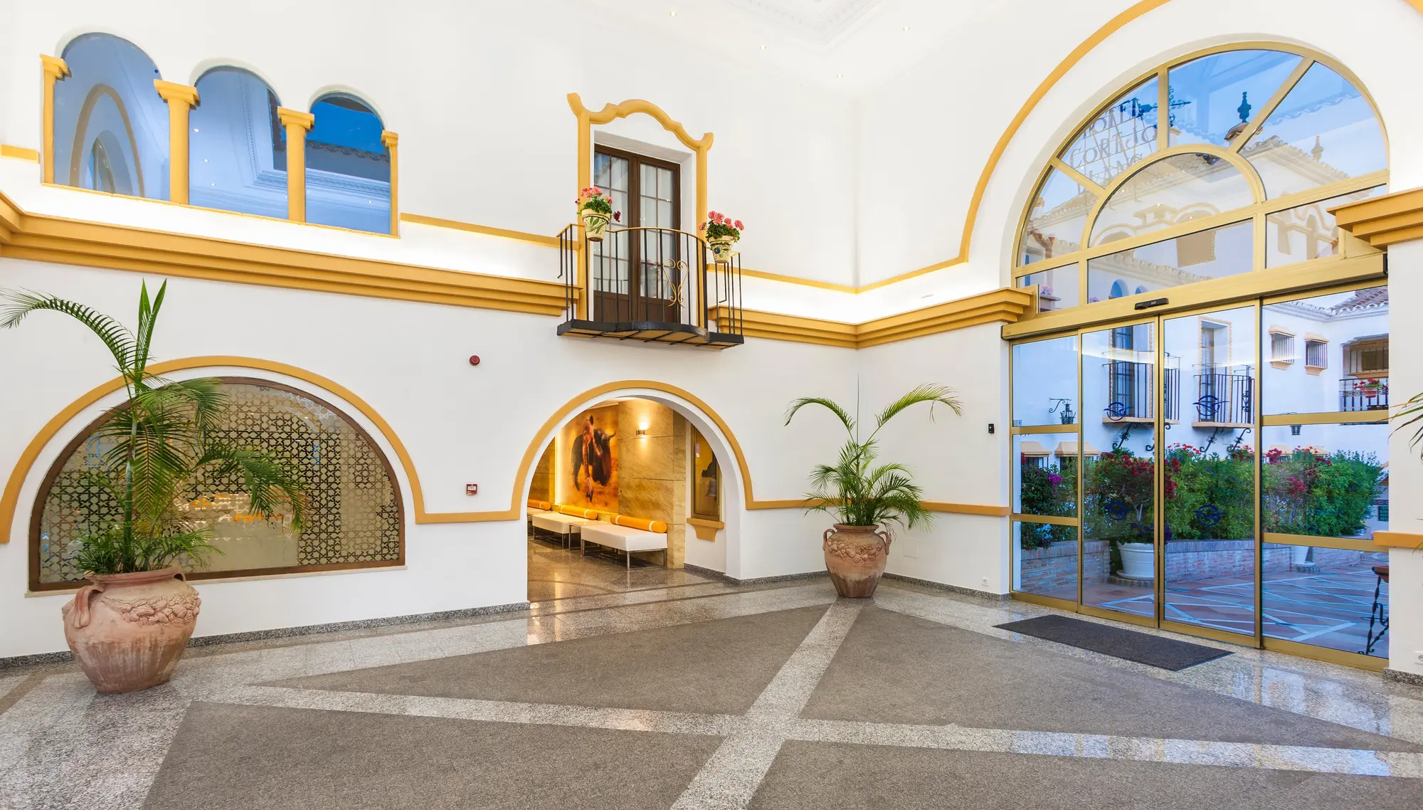 Globales Cortijo Blanco, Lobby
