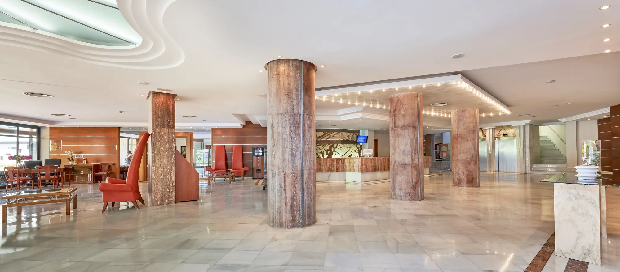 Serrano Palace, Lobby