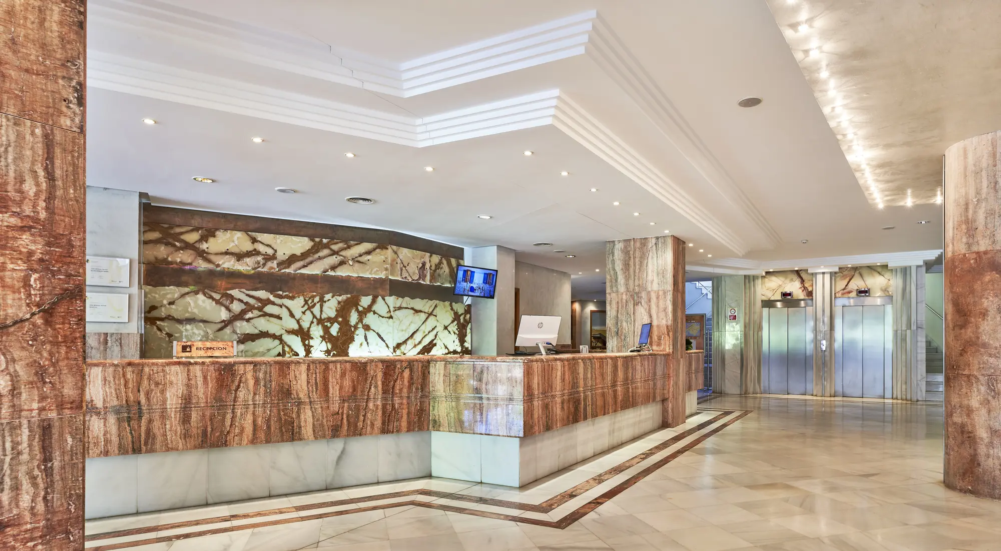 Serrano Palace, Lobby