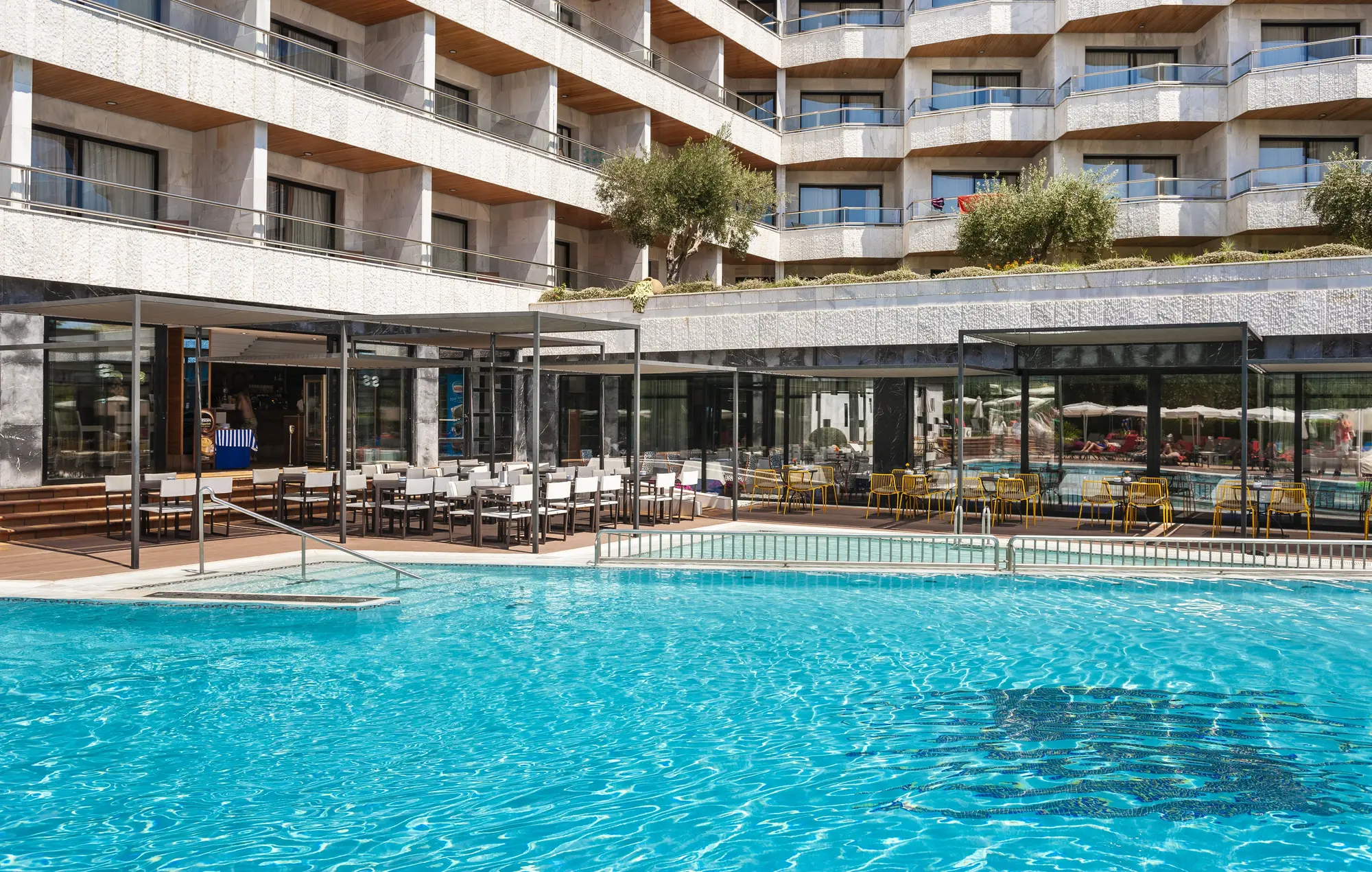 Serrano Palace, Pool