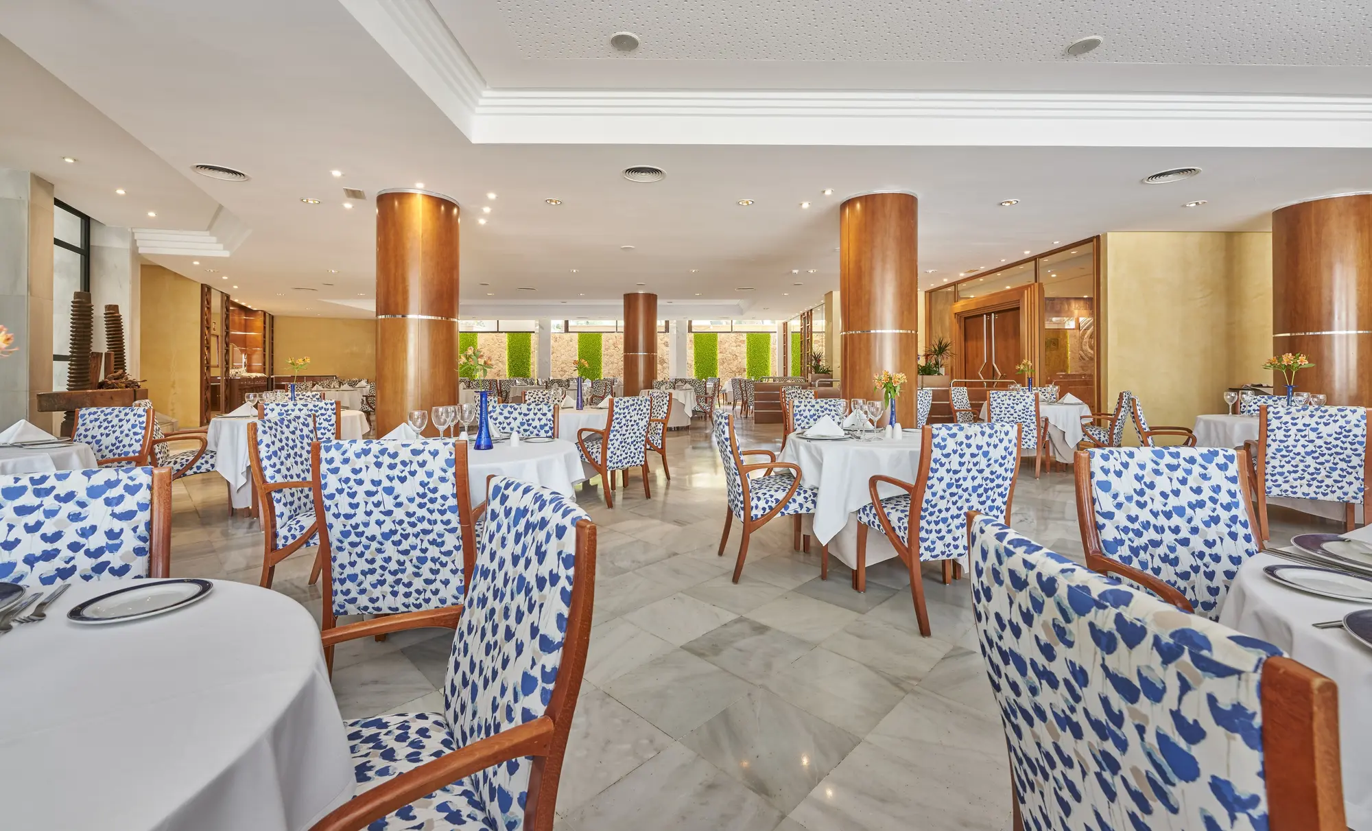 Serrano Palace, Restaurant