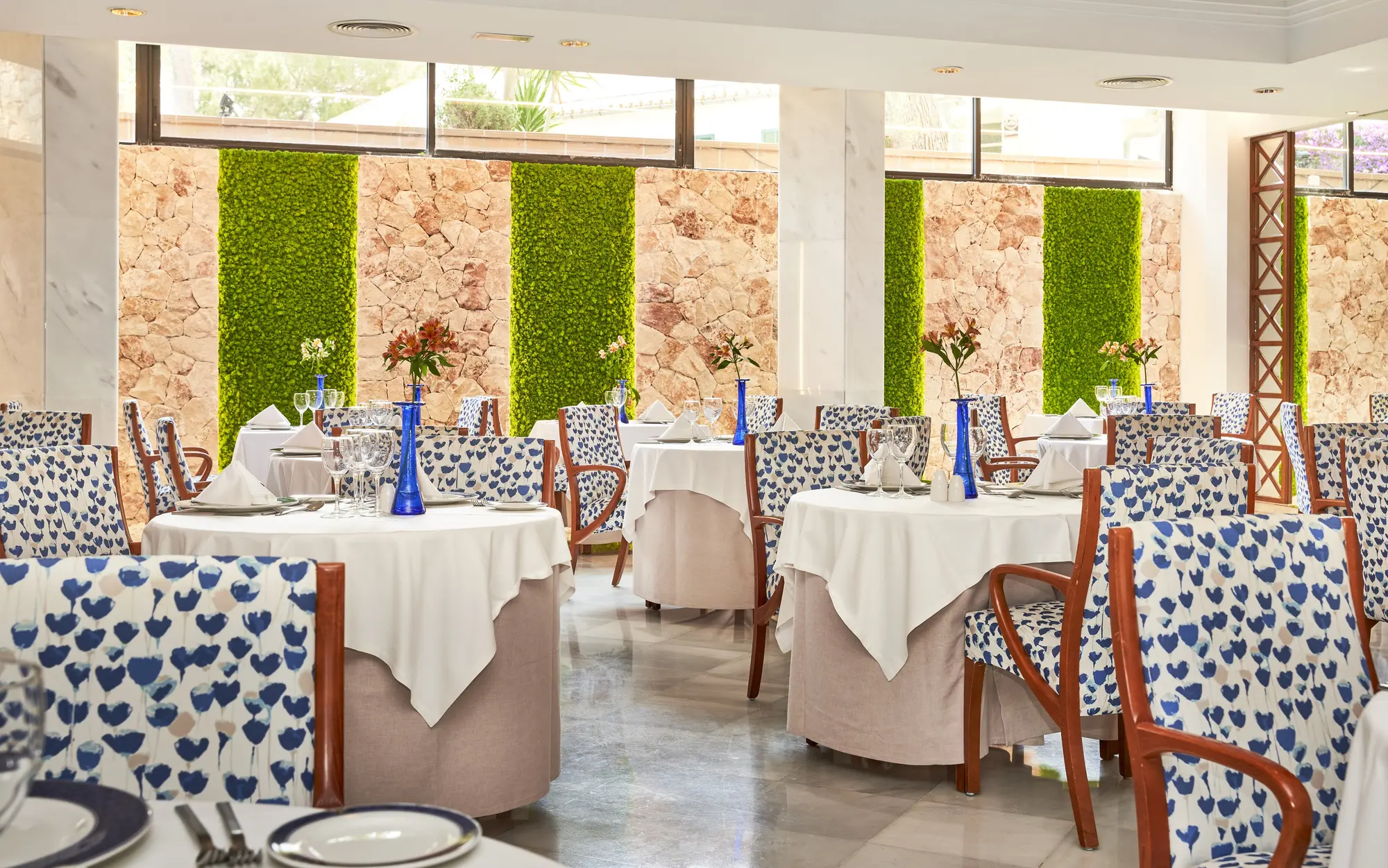 Serrano Palace, Restaurant