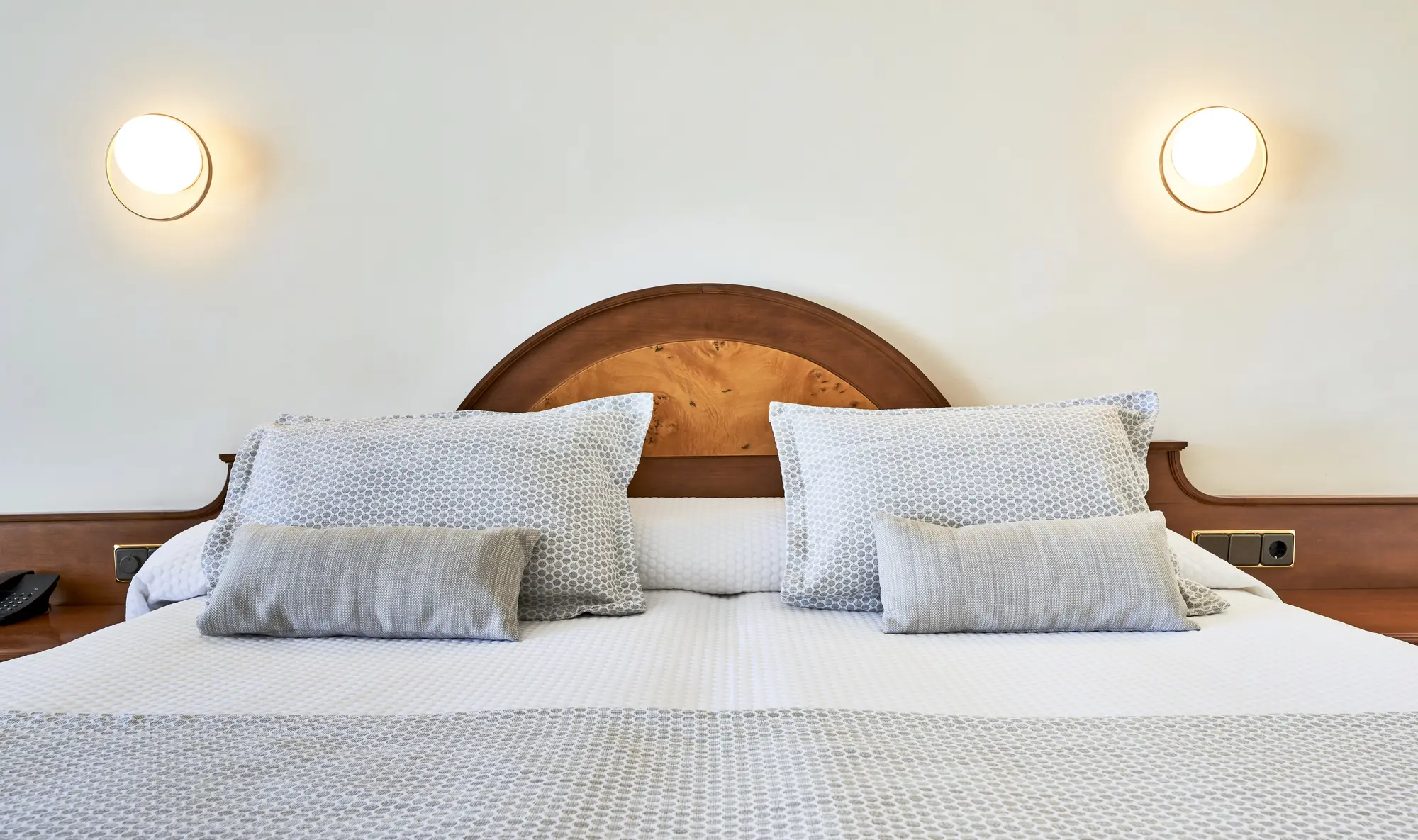 Serrano Palace, Room