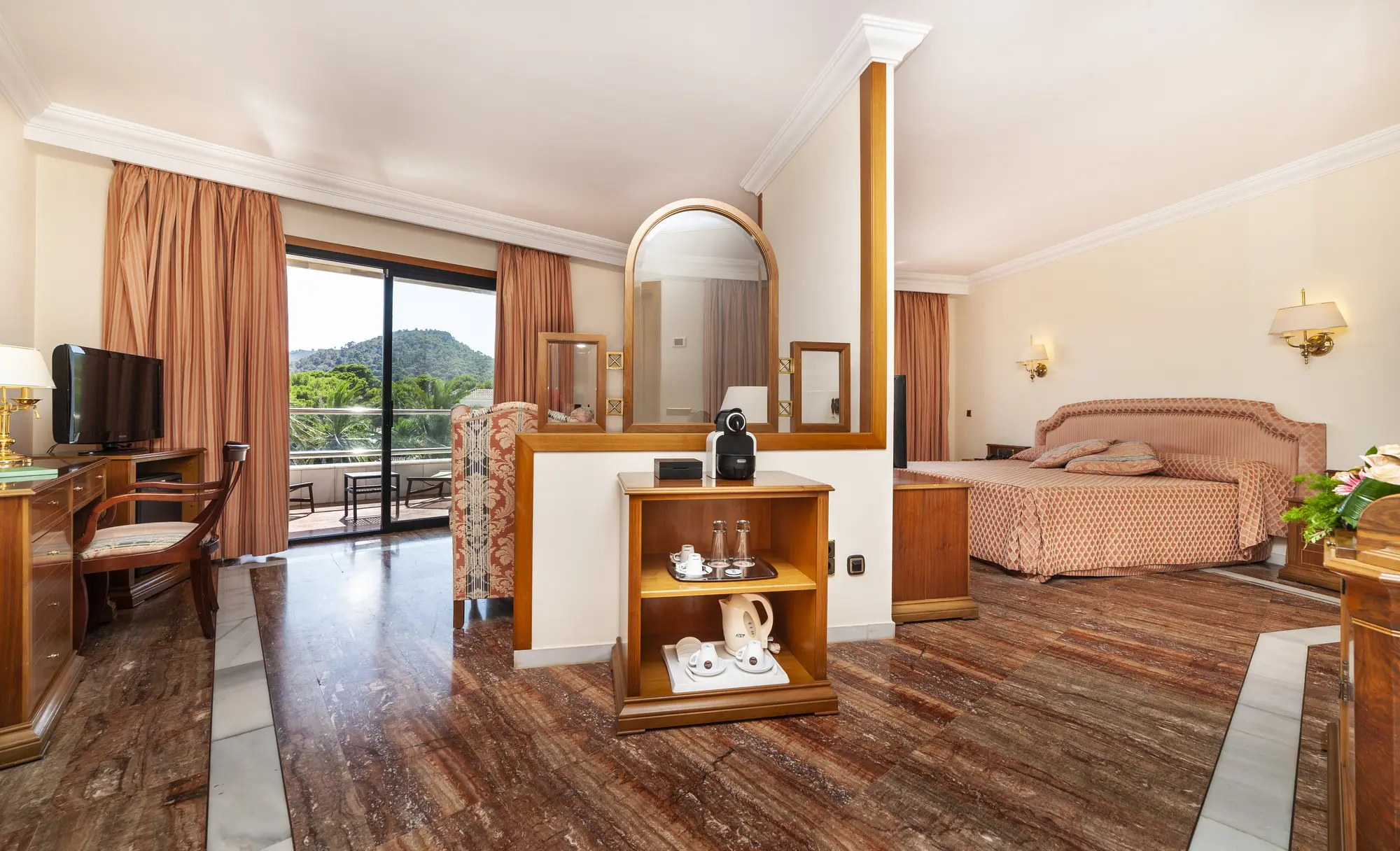 Serrano Palace, Room