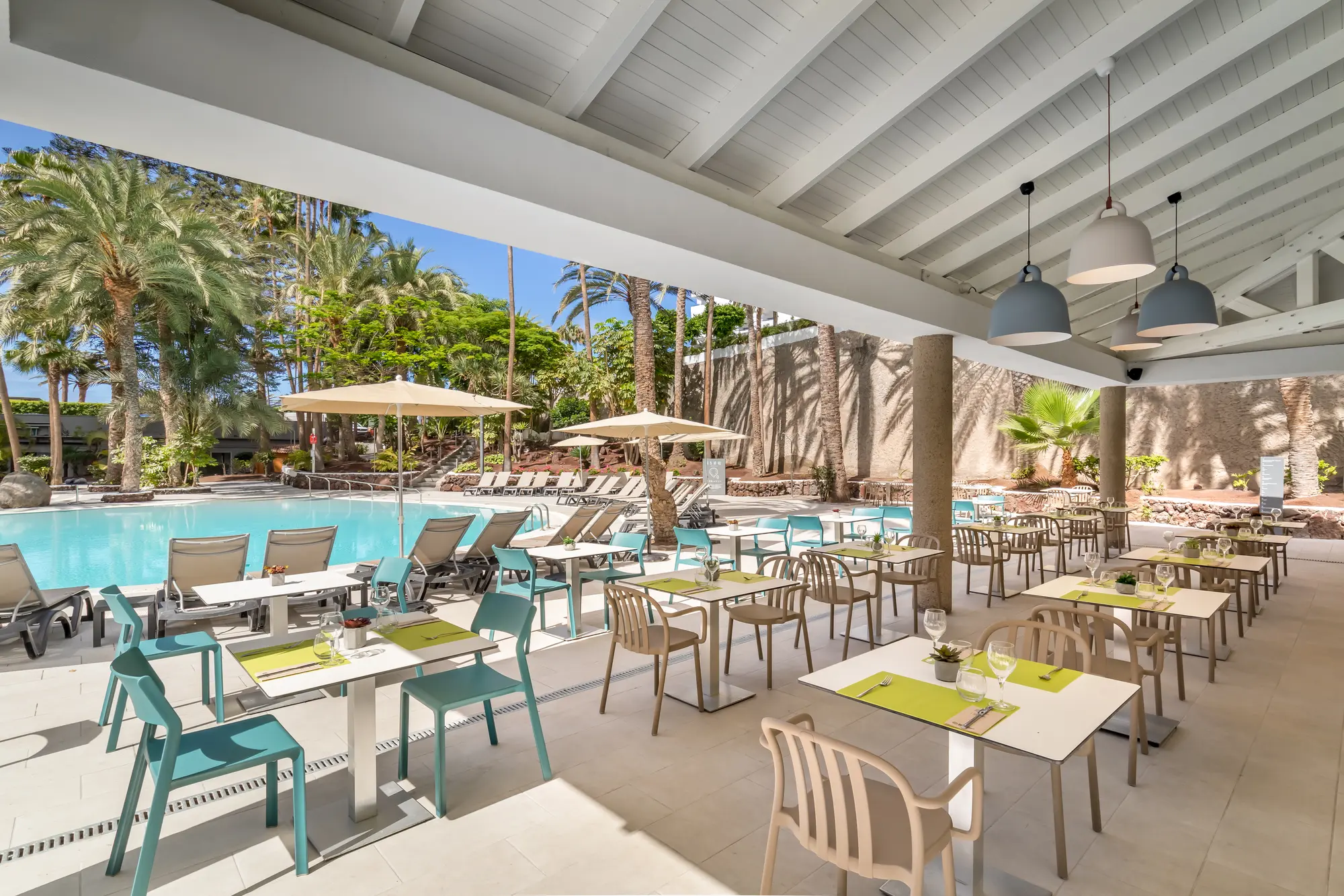 Barcelo Margaritas, Bar