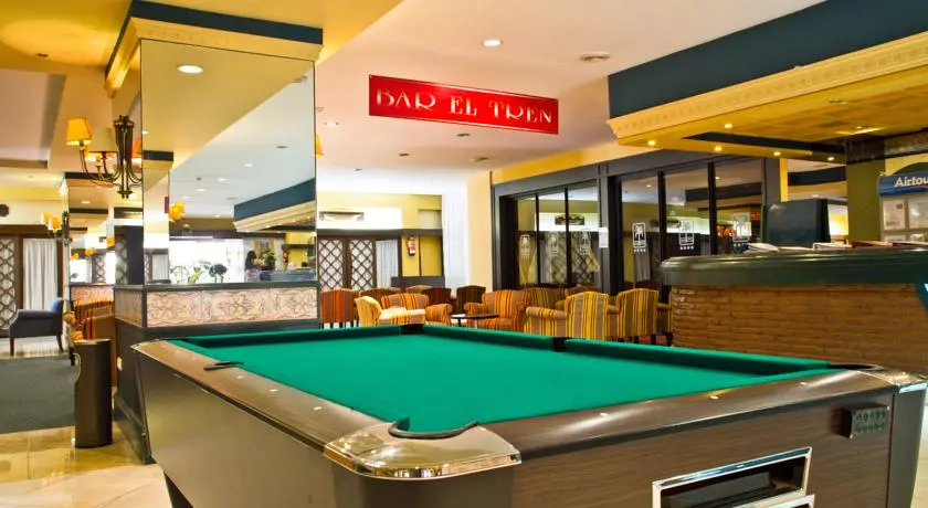 Las Palmeras, Sports and Entertainment
