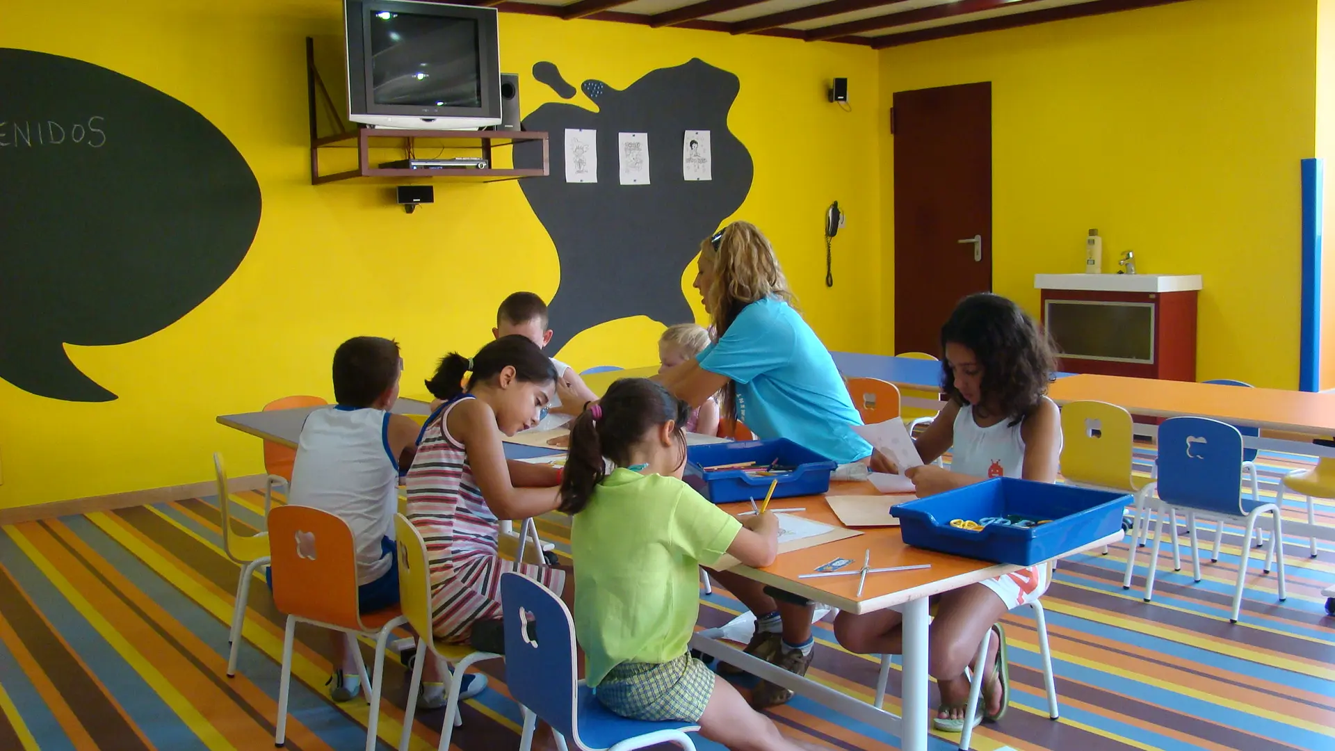 Las Palmeras, Sports and Entertainment