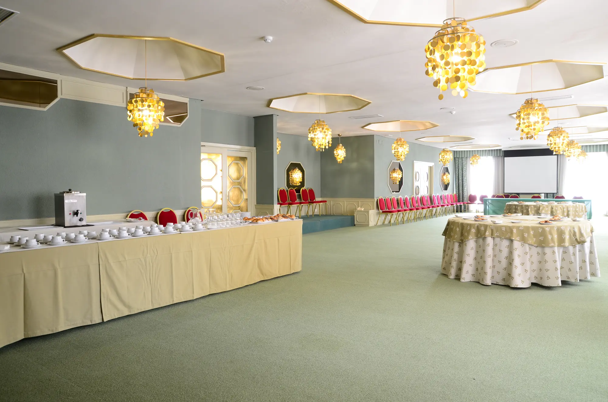Las Palmeras, Conferences
