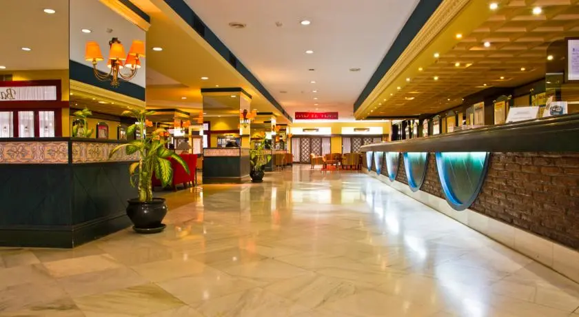Las Palmeras, Lobby