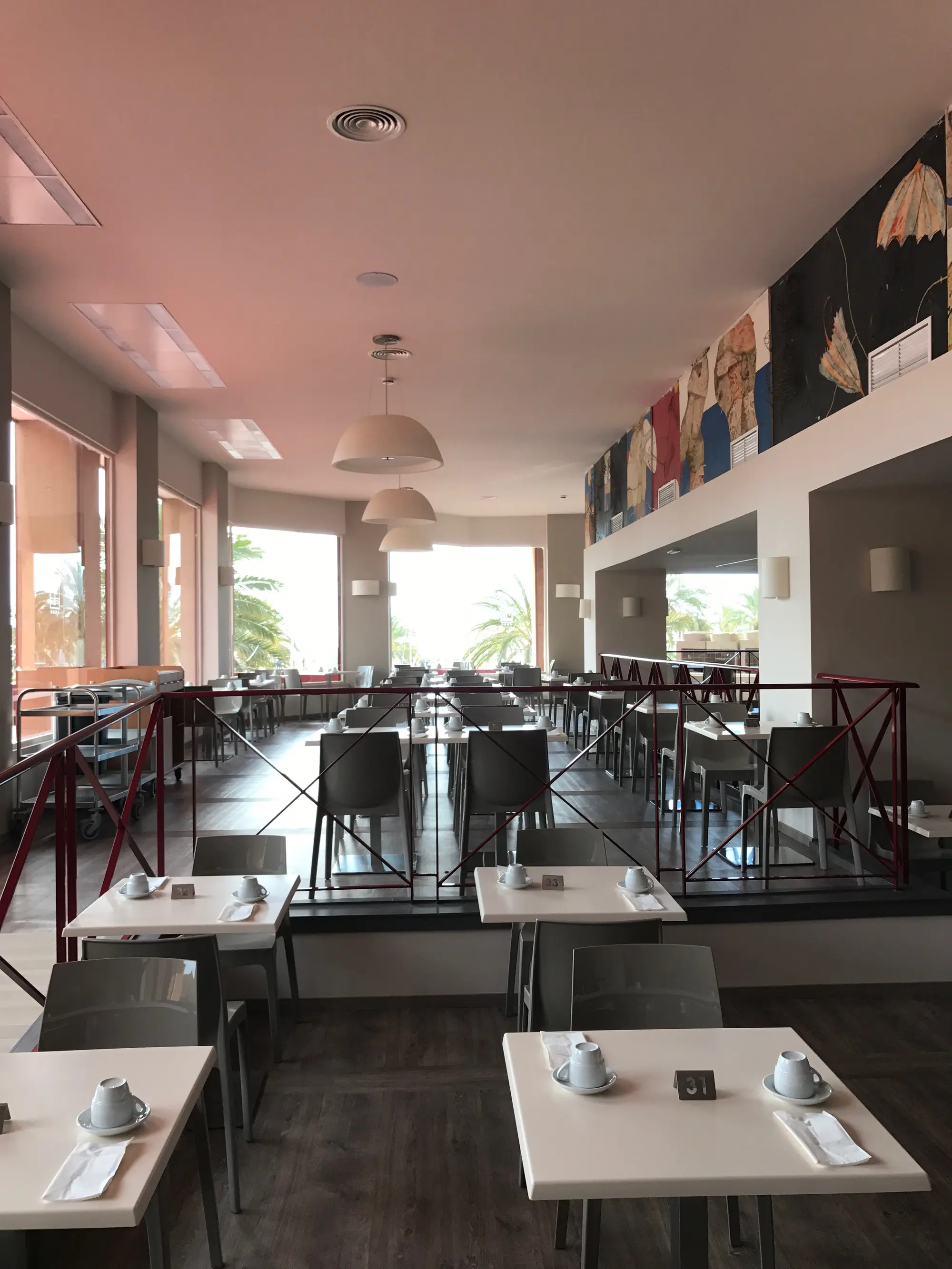 Las Palmeras, Restaurant