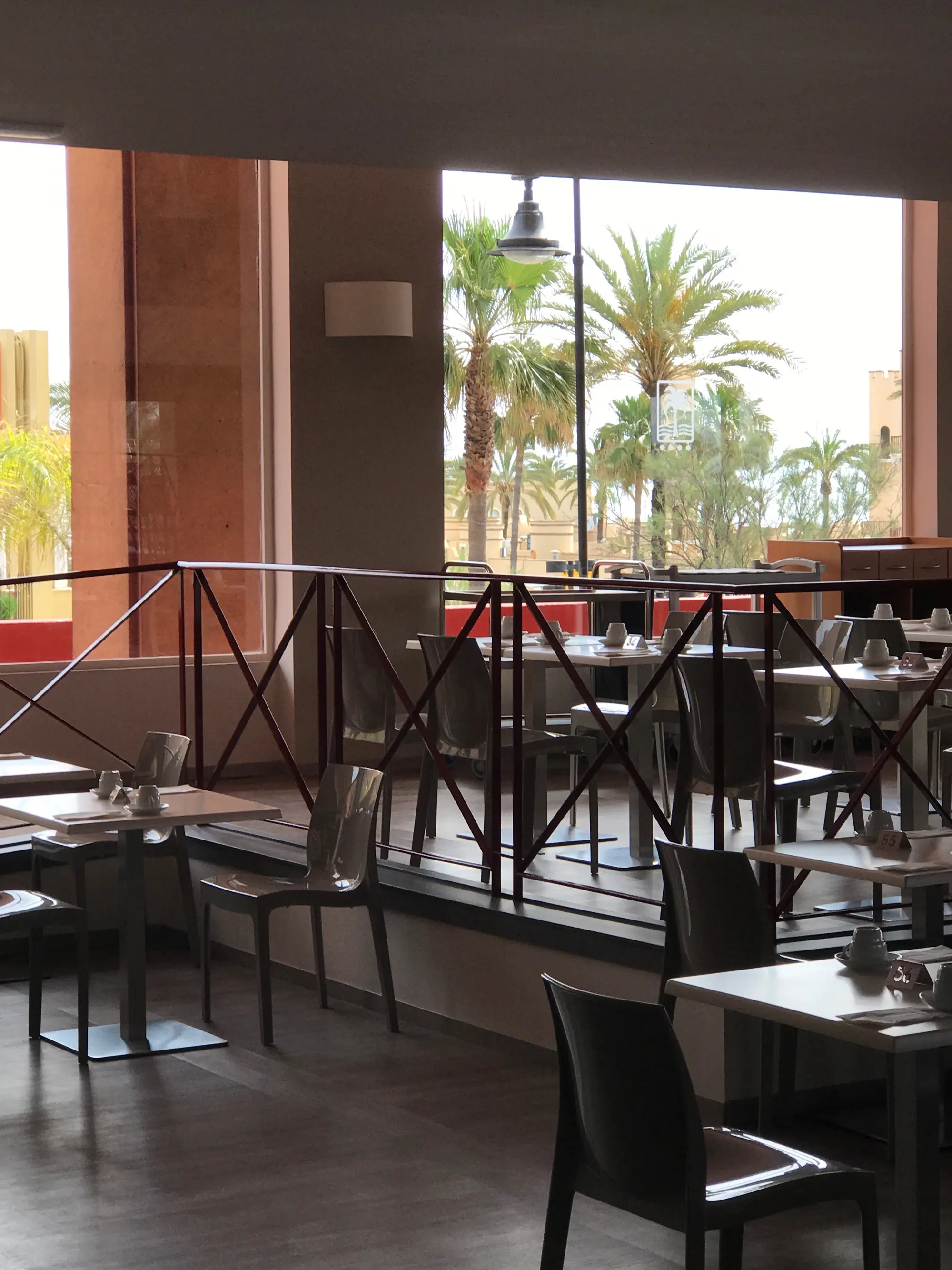 Las Palmeras, Restaurant