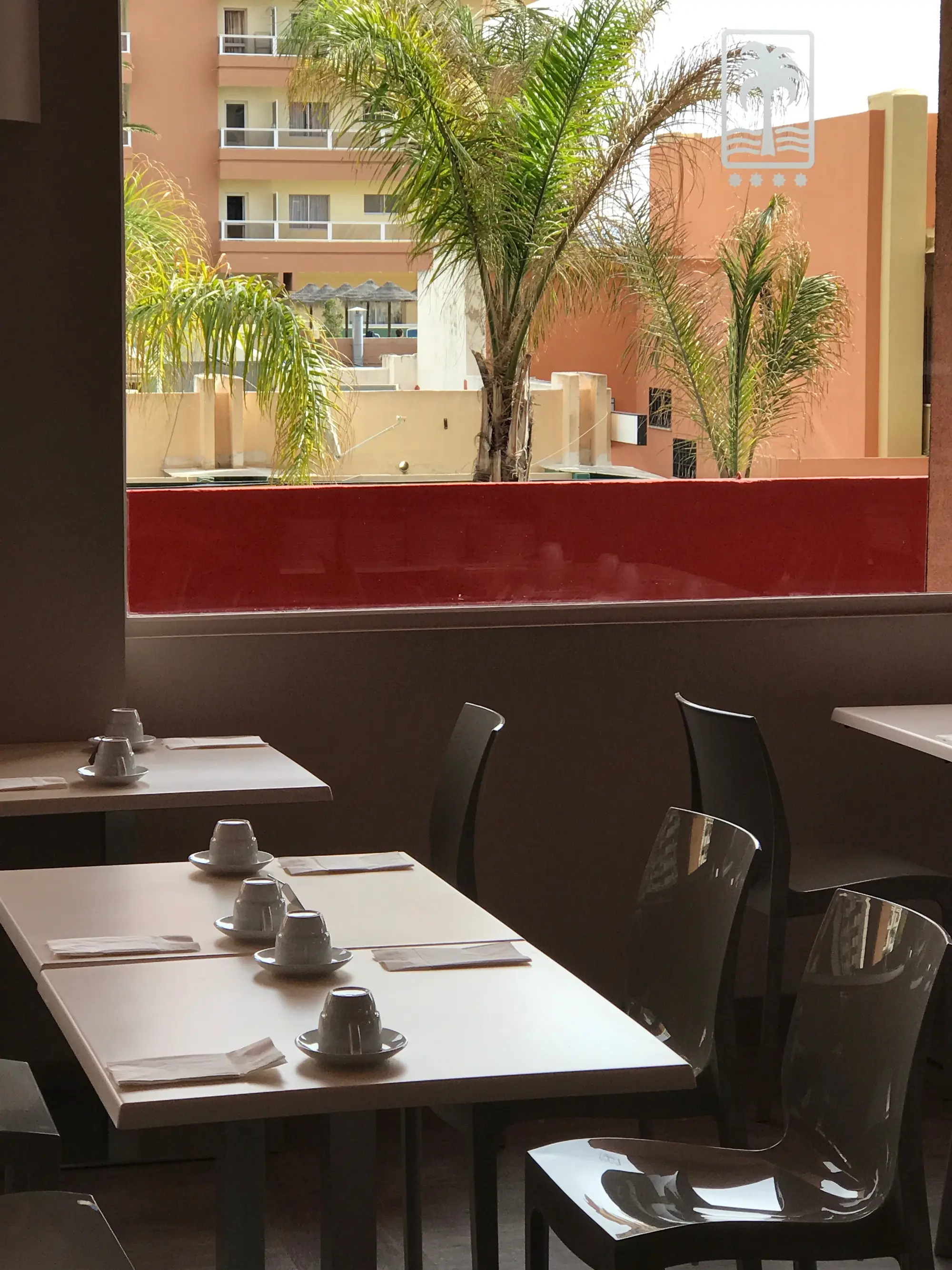 Las Palmeras, Restaurant