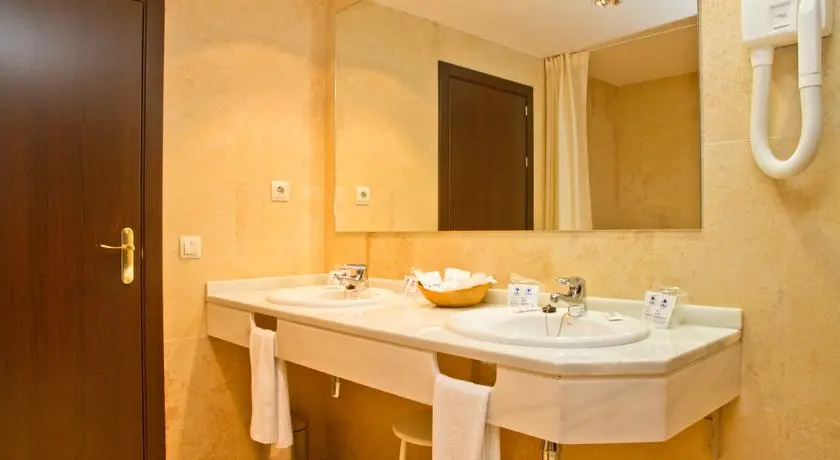 Las Palmeras, Room