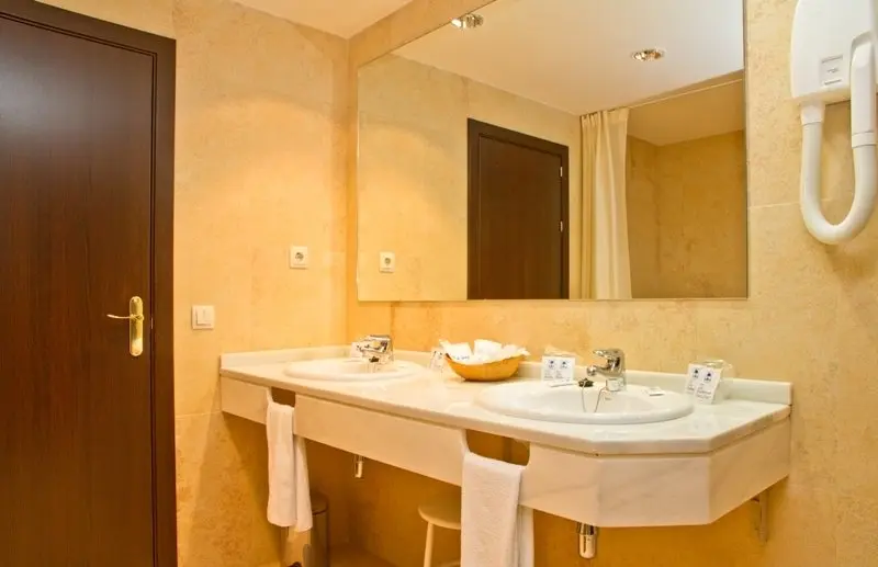 Las Palmeras, Room