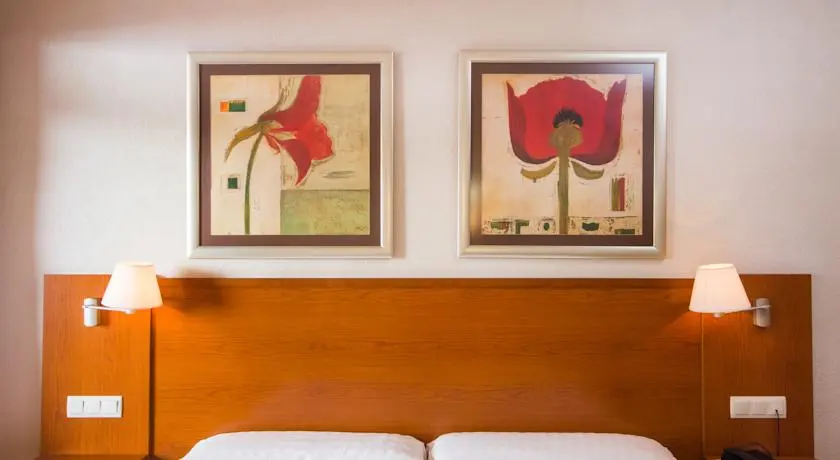 Las Palmeras, Room