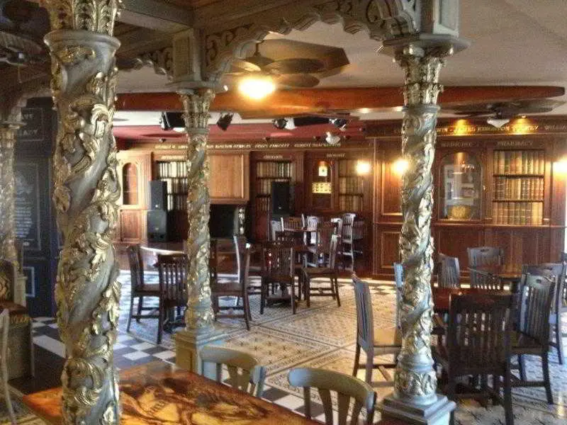 Ambassador Playa I, Bar