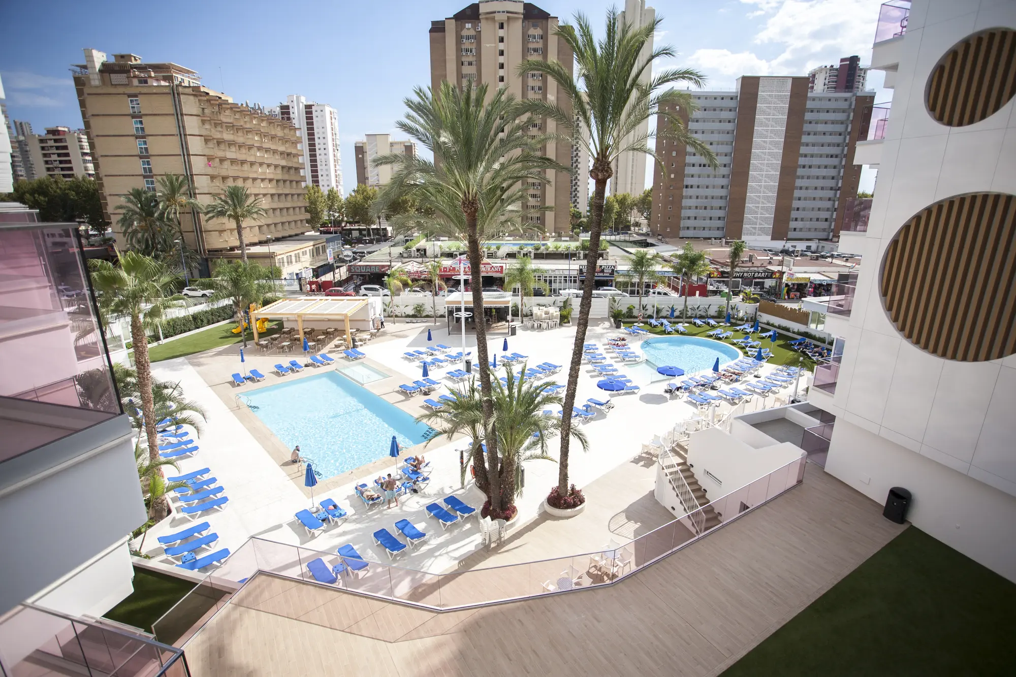 Ambassador Playa I, Pool
