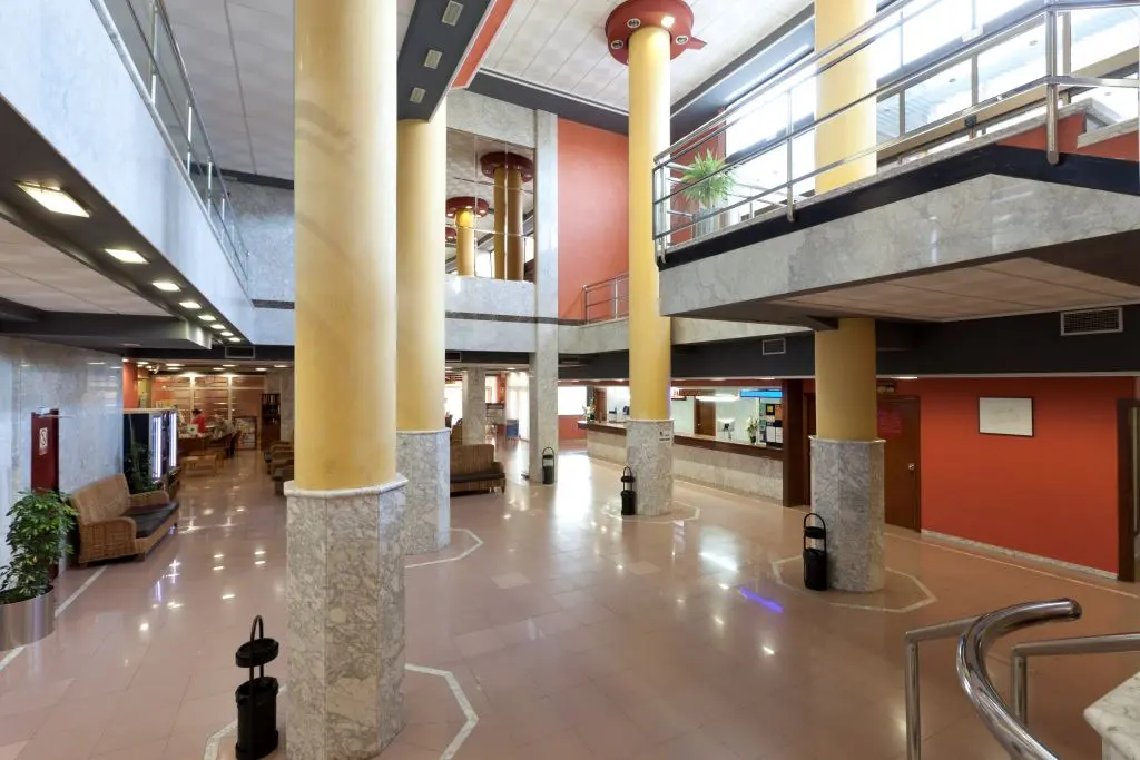 Cabana, Lobby