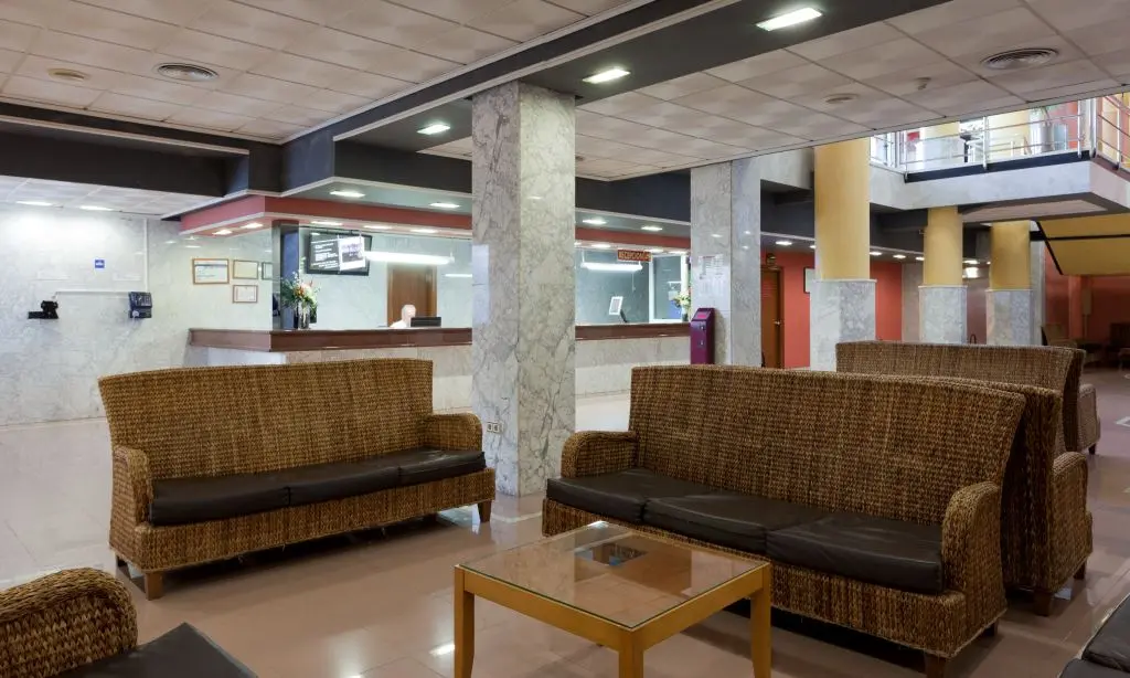 Cabana, Lobby