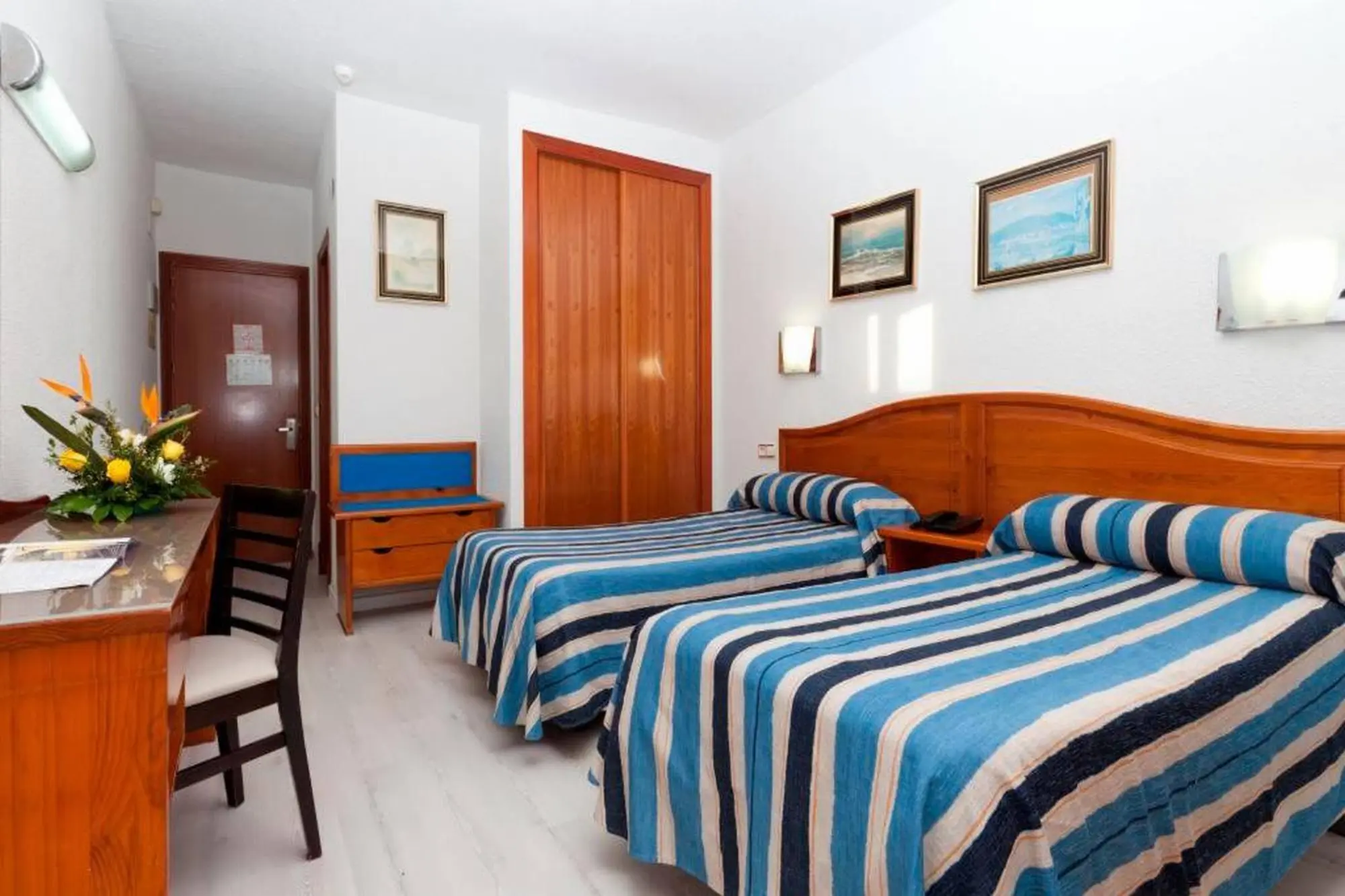 Cabana, Room