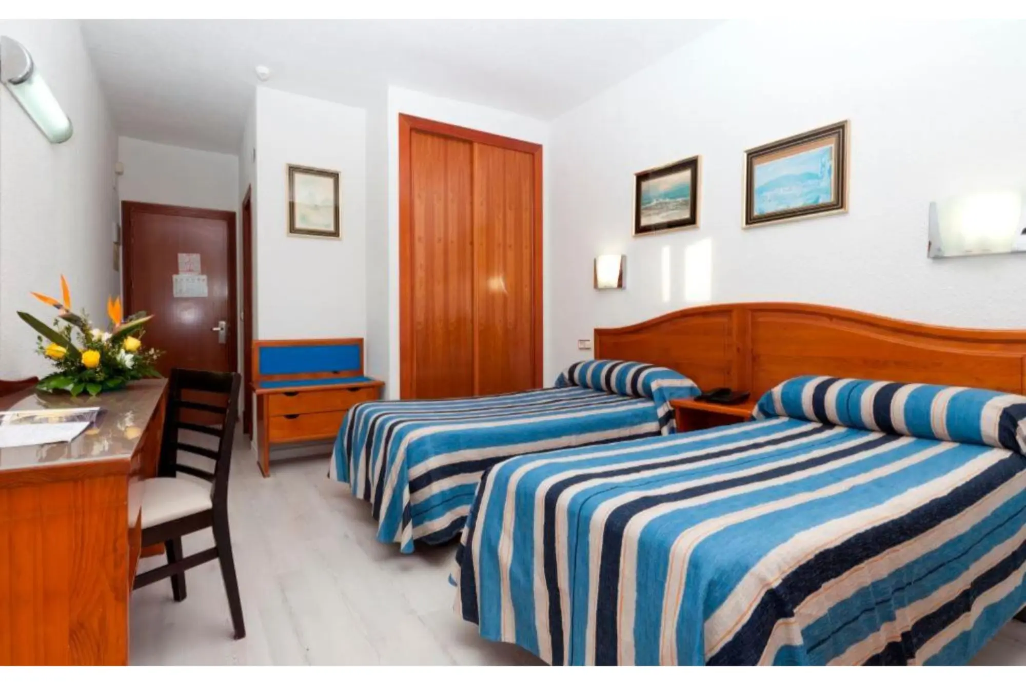 Cabana, Room