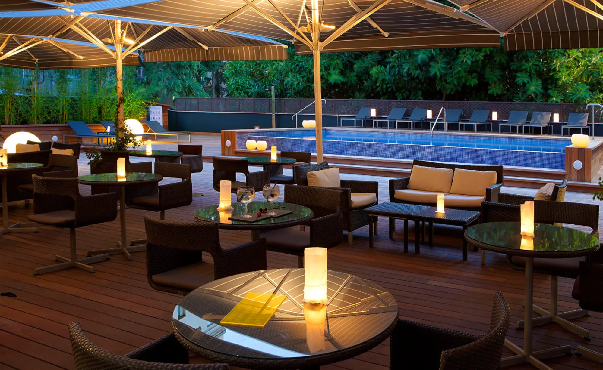 H10 Itaca, Pool