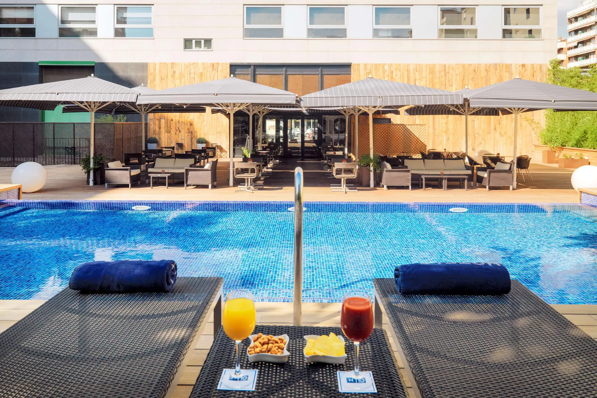 H10 Itaca, Pool
