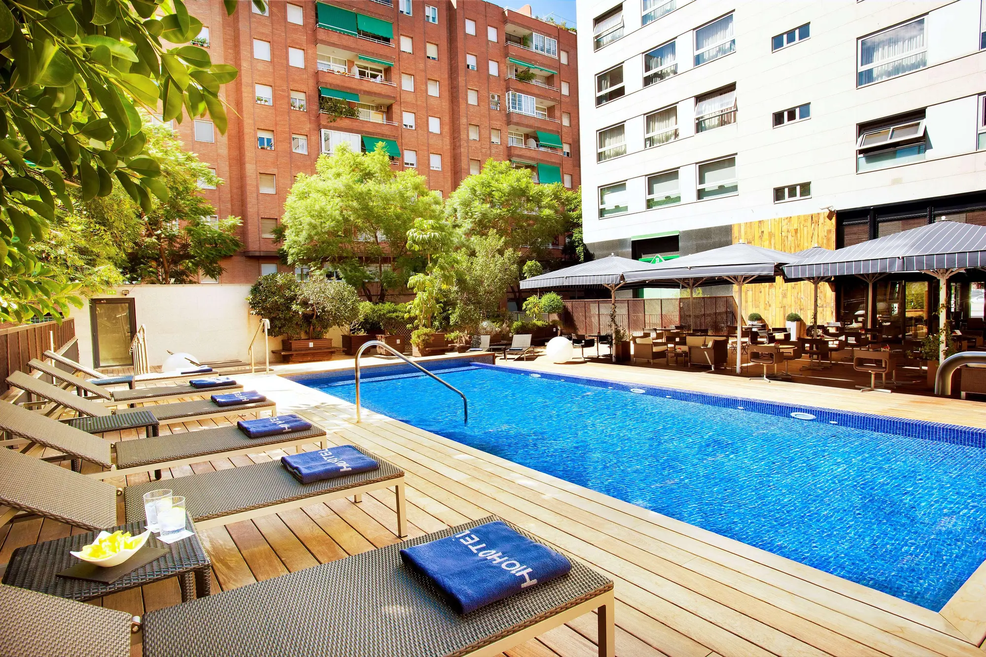 H10 Itaca, Pool