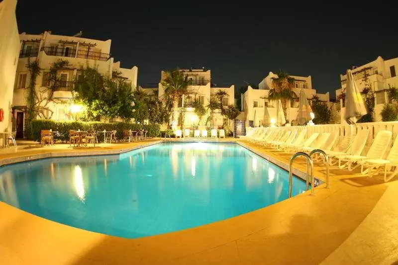 Serhan, Pool