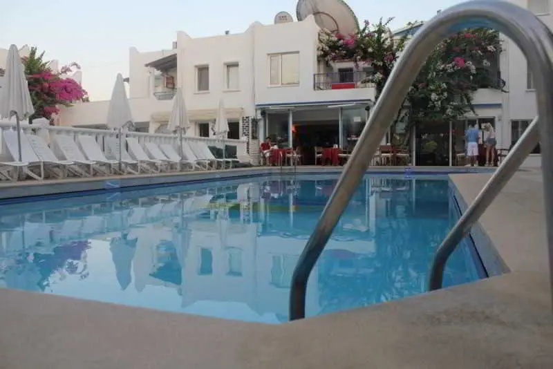 Serhan, Pool