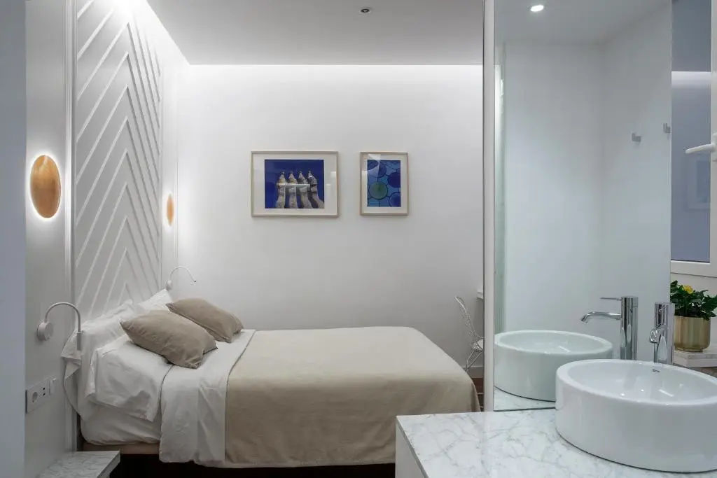 Gaudi, Room