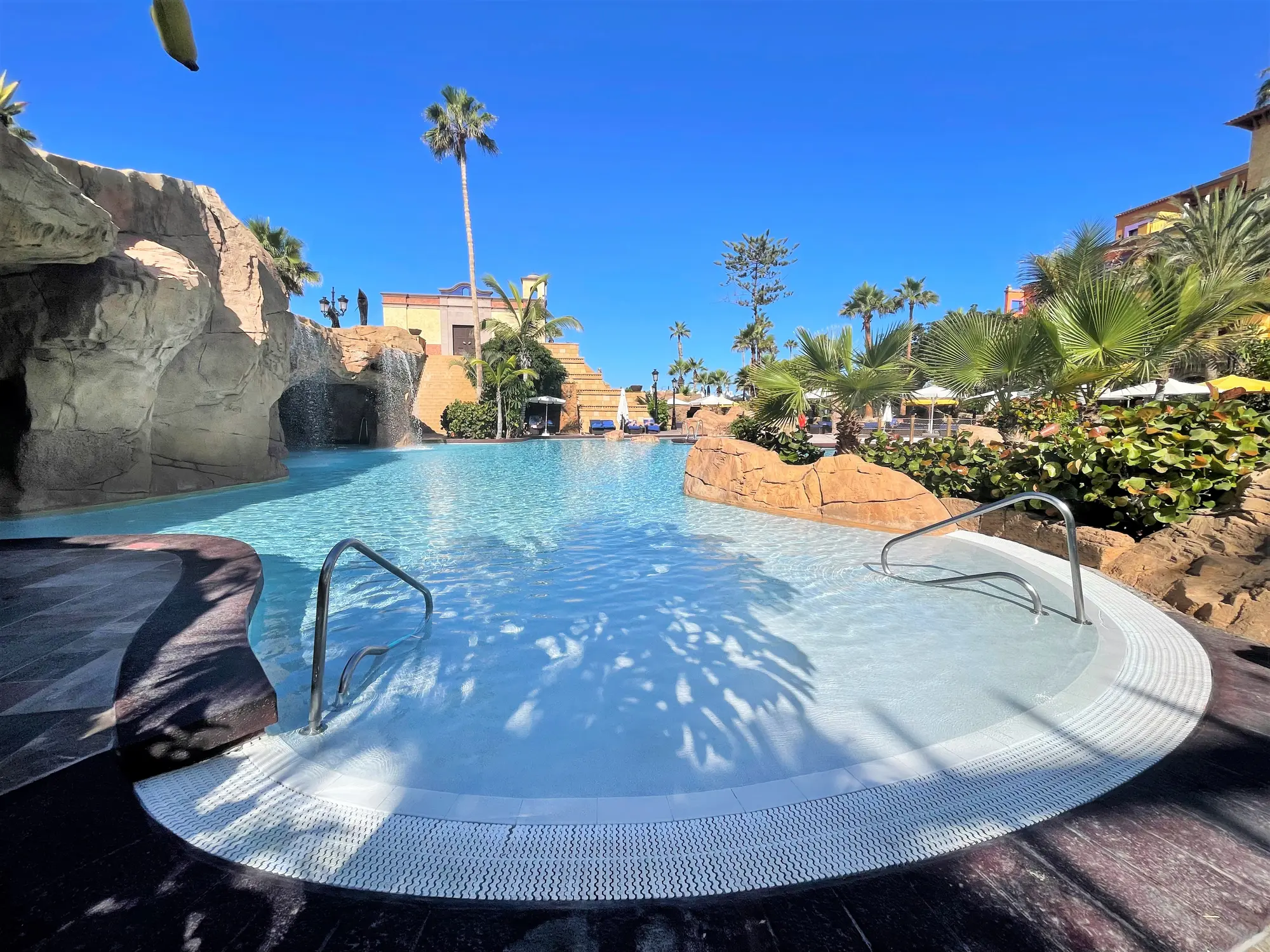 Europe Villa Cortes, Pool