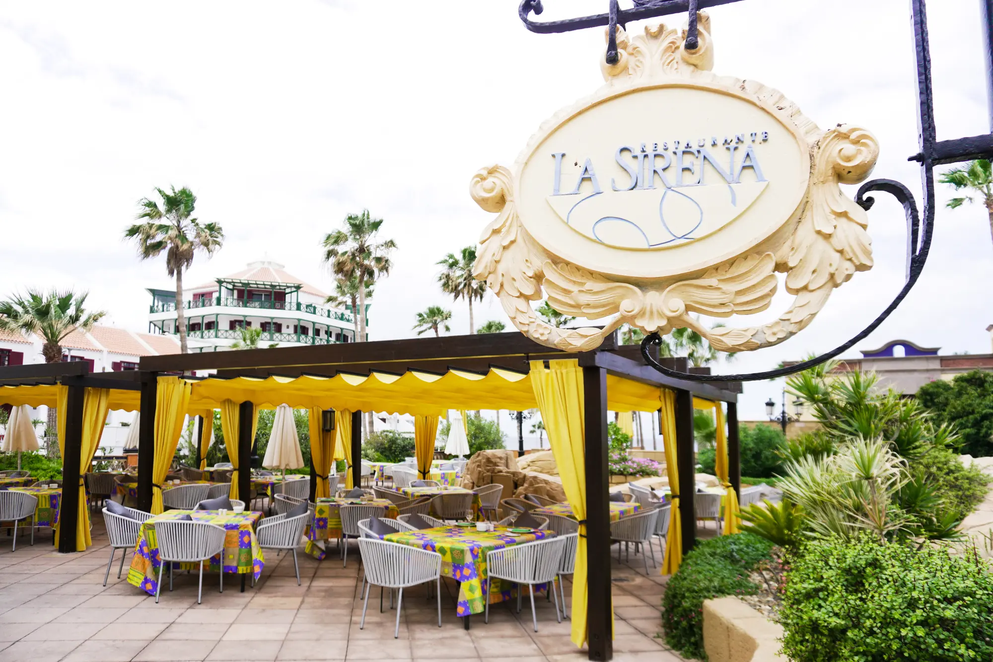 Europe Villa Cortes, Restaurant