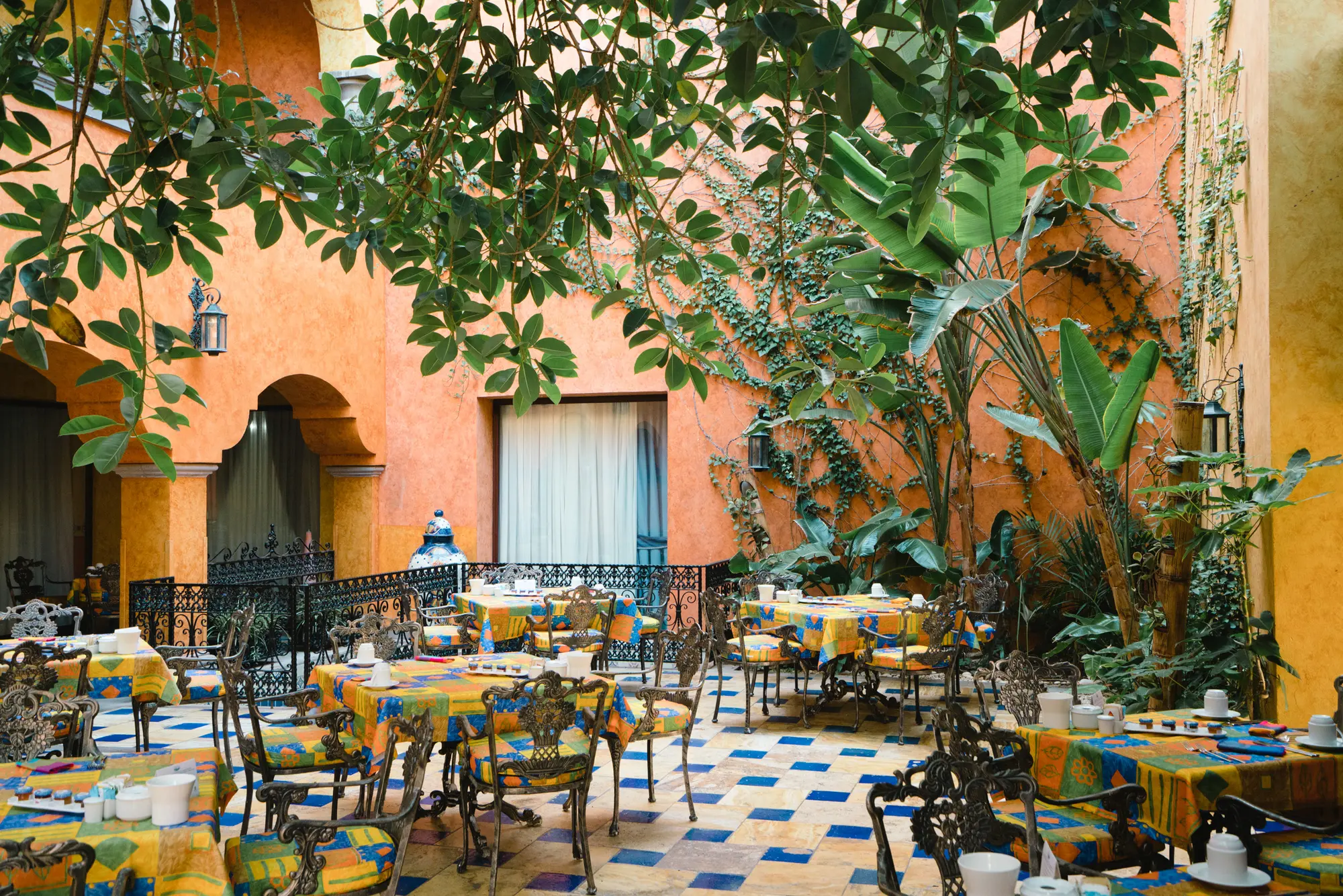 Europe Villa Cortes, Restaurant