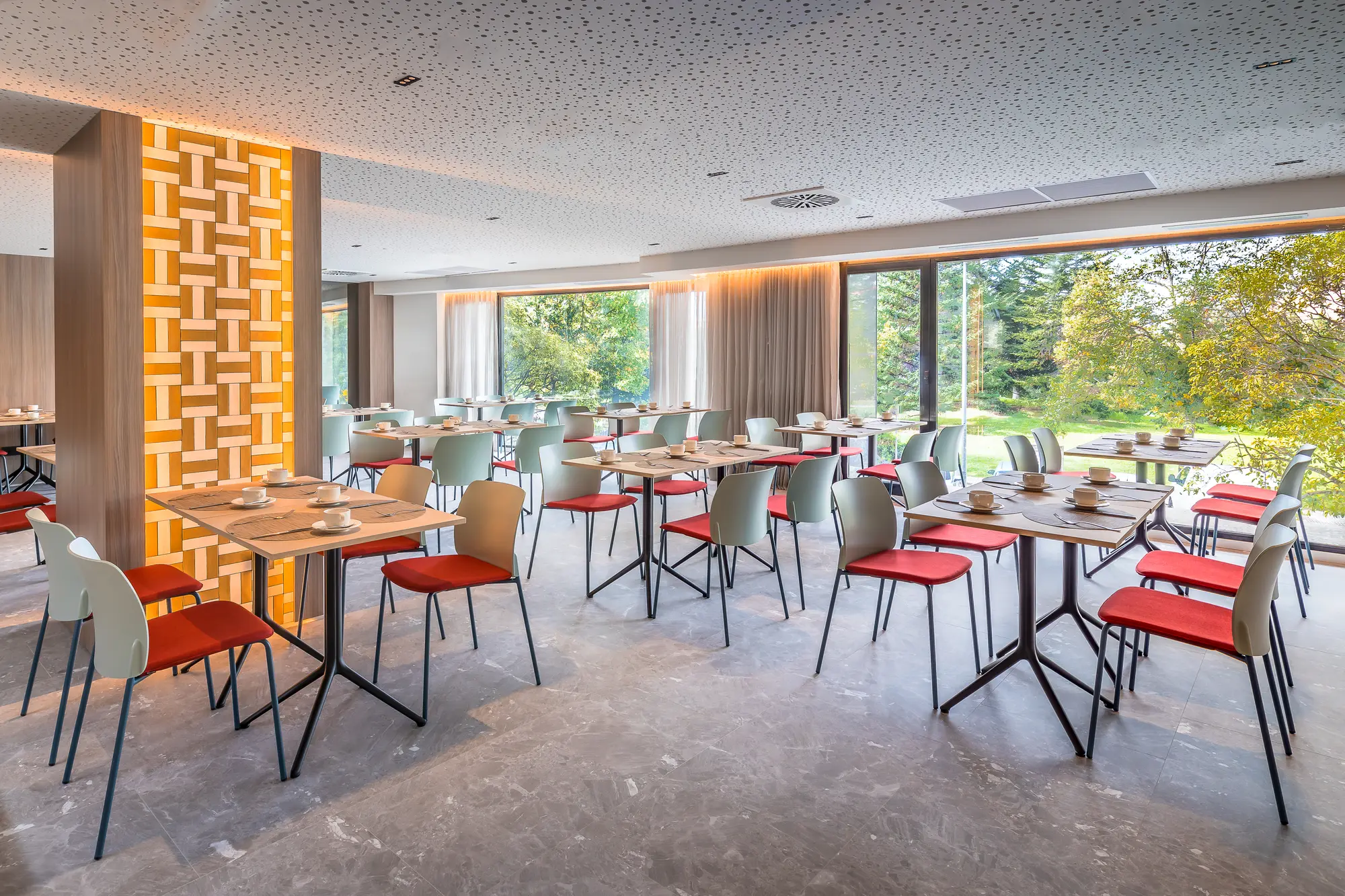 Occidental Pamplona, Restaurant