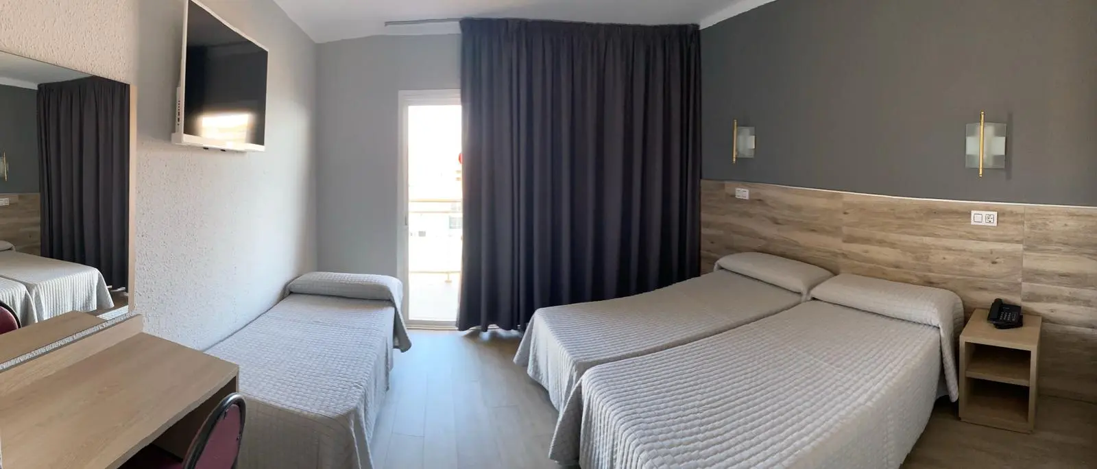 Reymar, Room