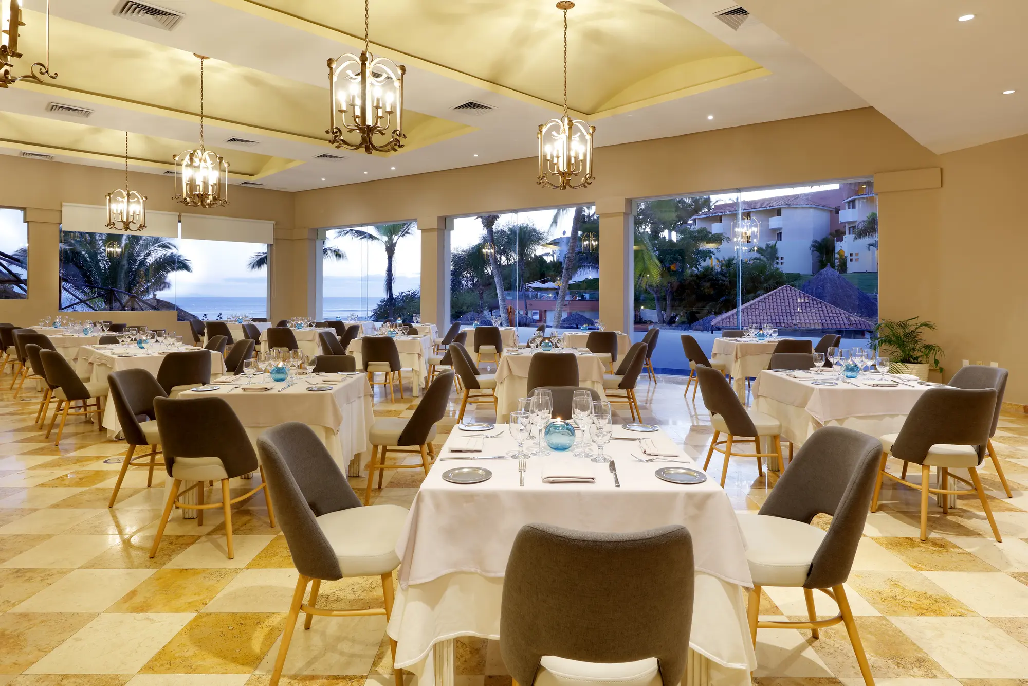 Grand Palladium Vallarta Resort and Spa All Incl, Restaurant