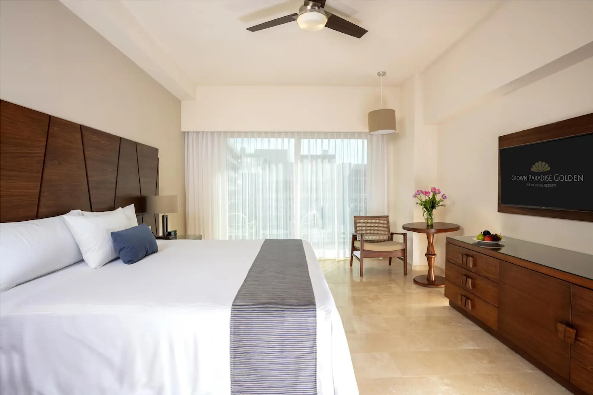 Crown Paradise Golden All Inclusive, Room