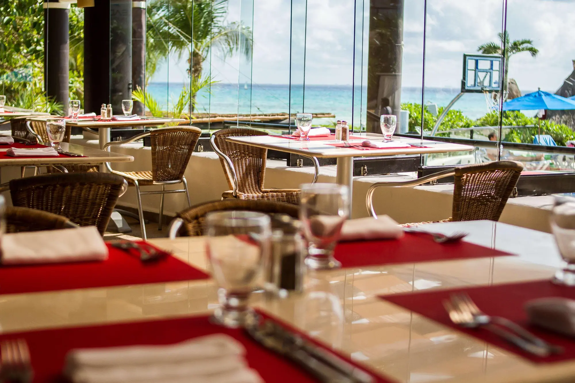The Reef Playacar, Restaurant