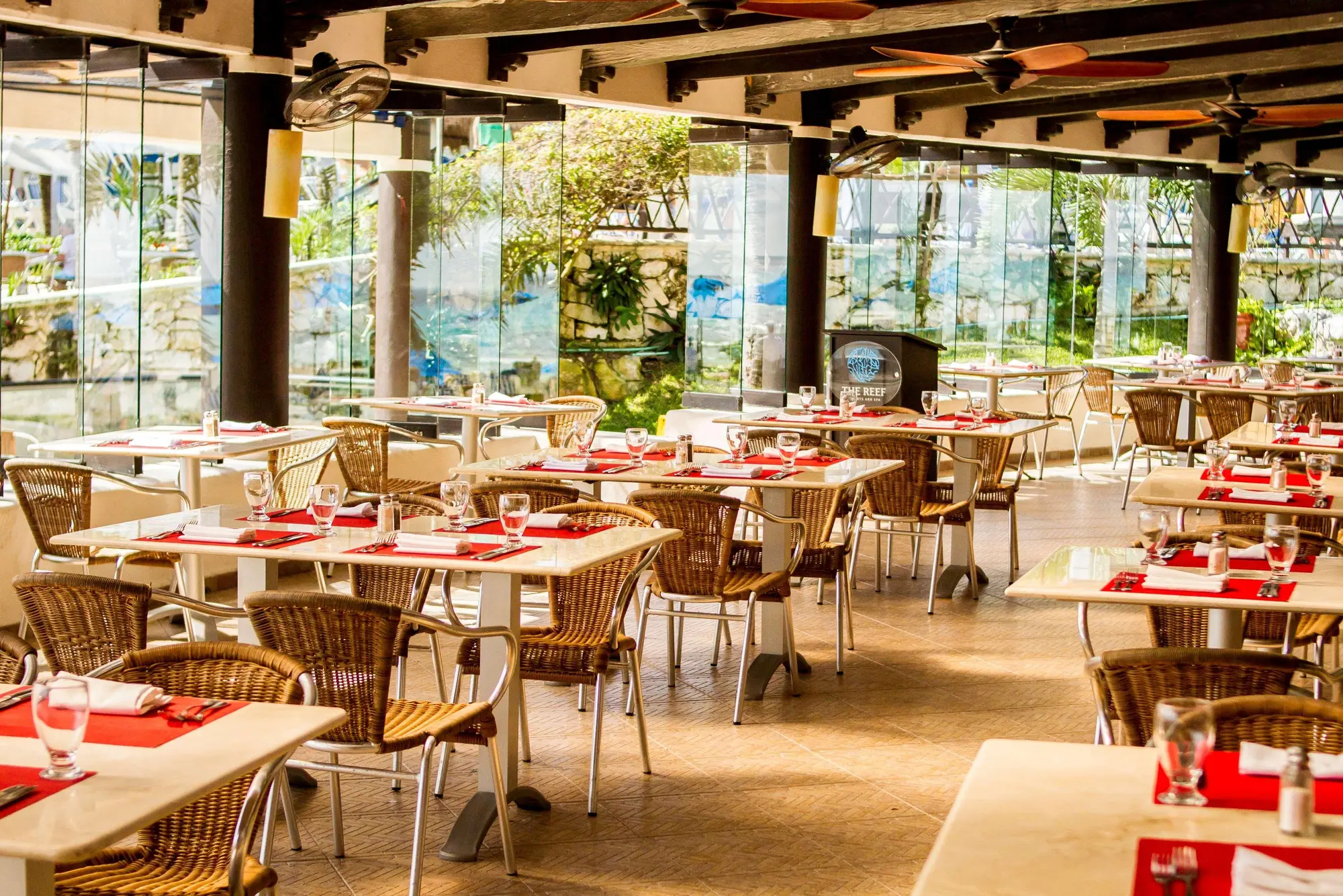 The Reef Playacar, Restaurant