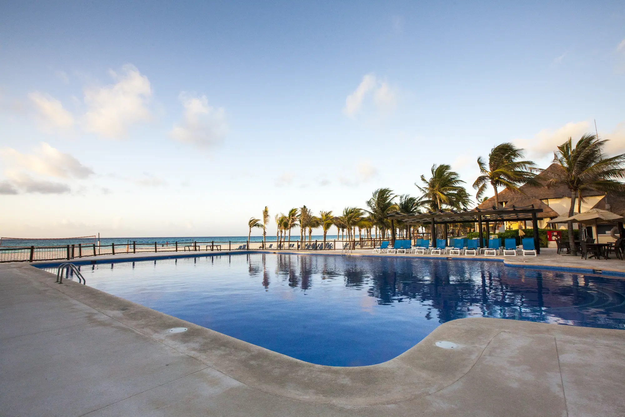Allegro Playacar, Pool