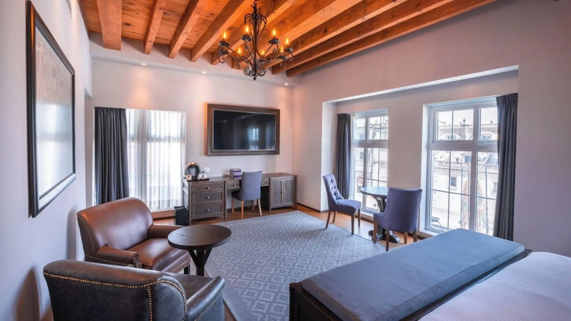 Zocalo Central, Food & Beverages Included, Room