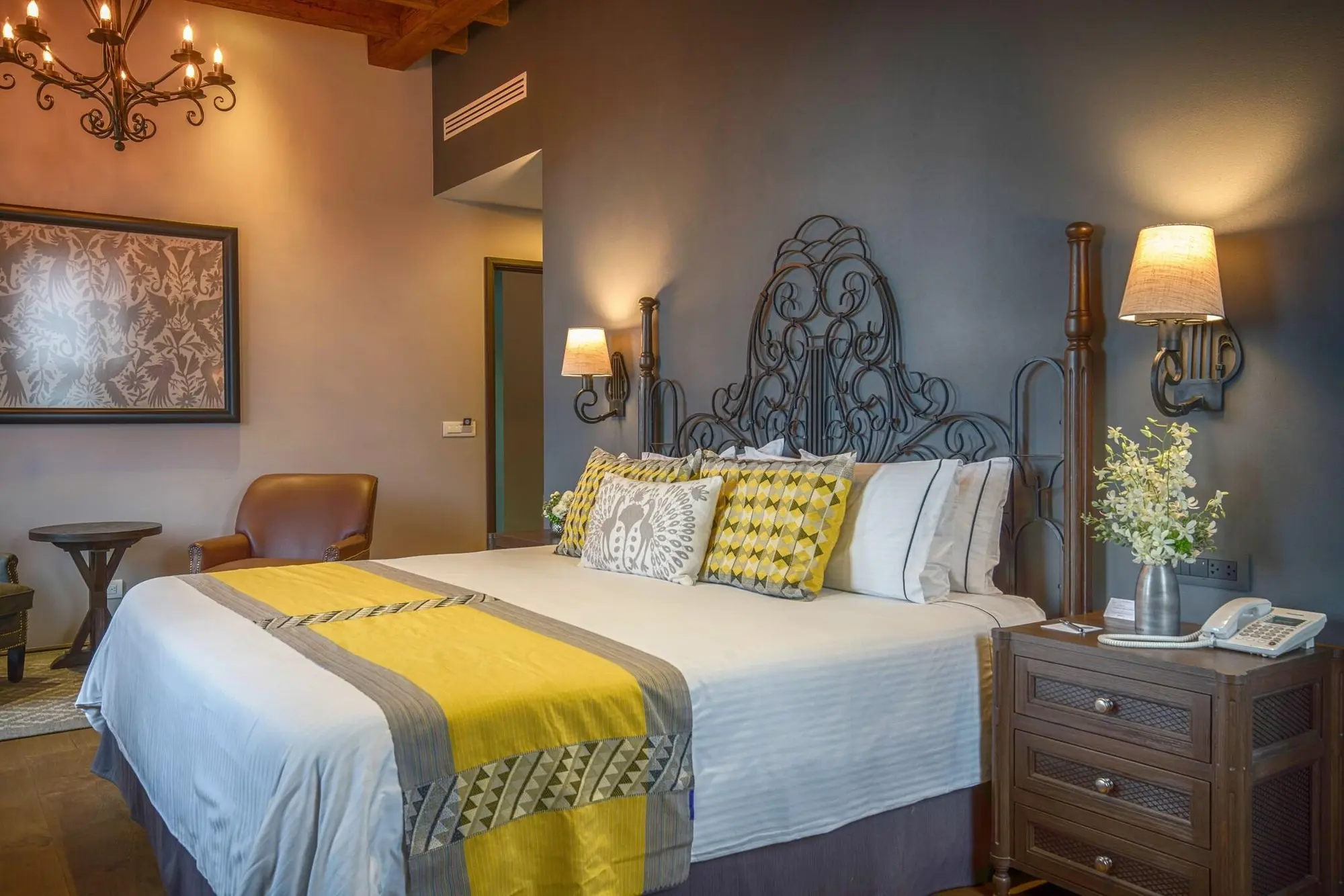 Zocalo Central, Food & Beverages Included, Room