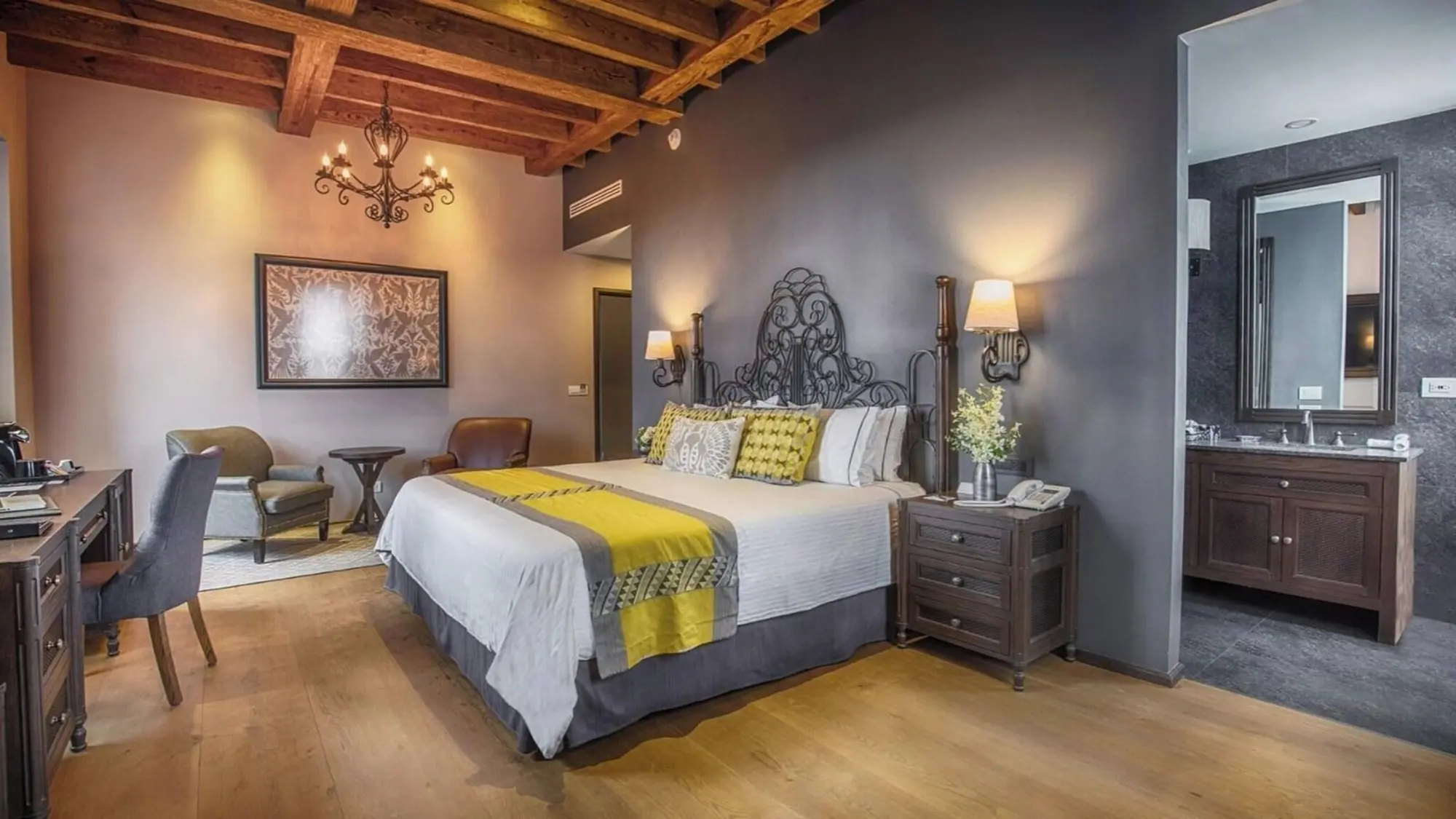 Zocalo Central, Food & Beverages Included, Room