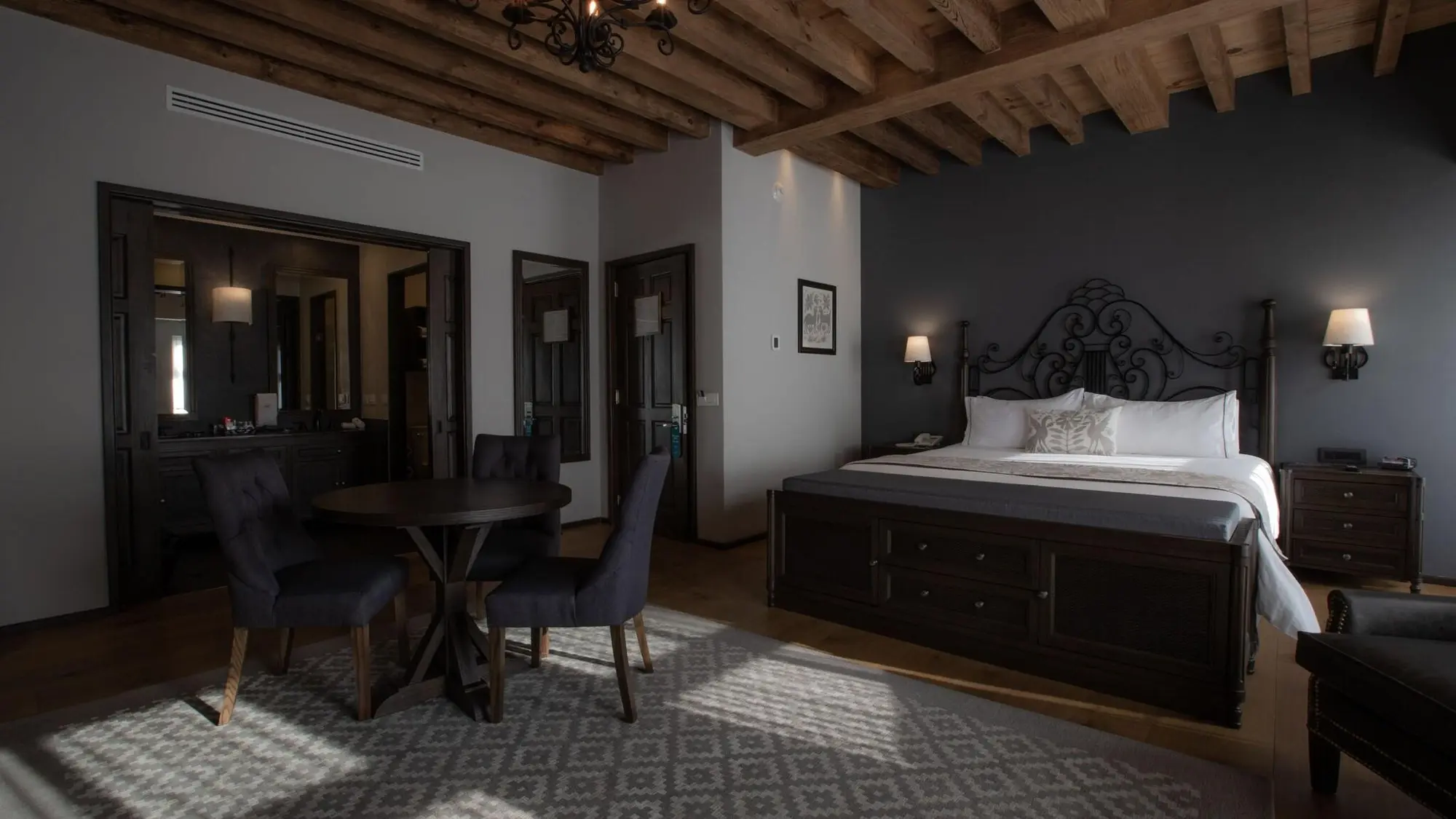 Zocalo Central, Food & Beverages Included, Room