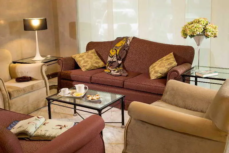 Santa Costanza, Lobby