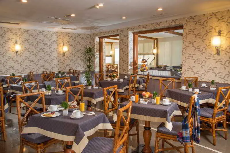 Santa Costanza, Restaurant