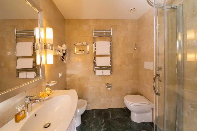 Santa Costanza, Room