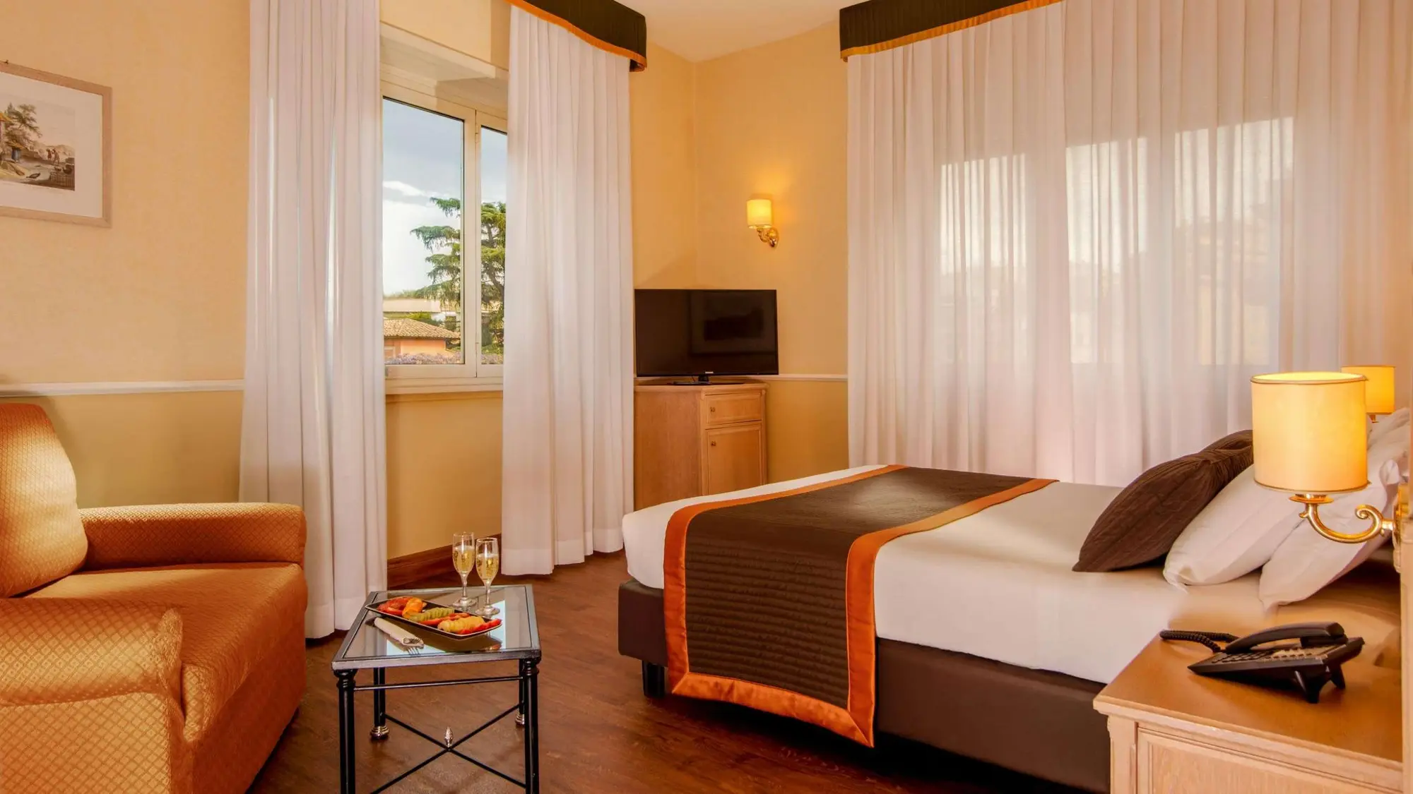 Santa Costanza, Room