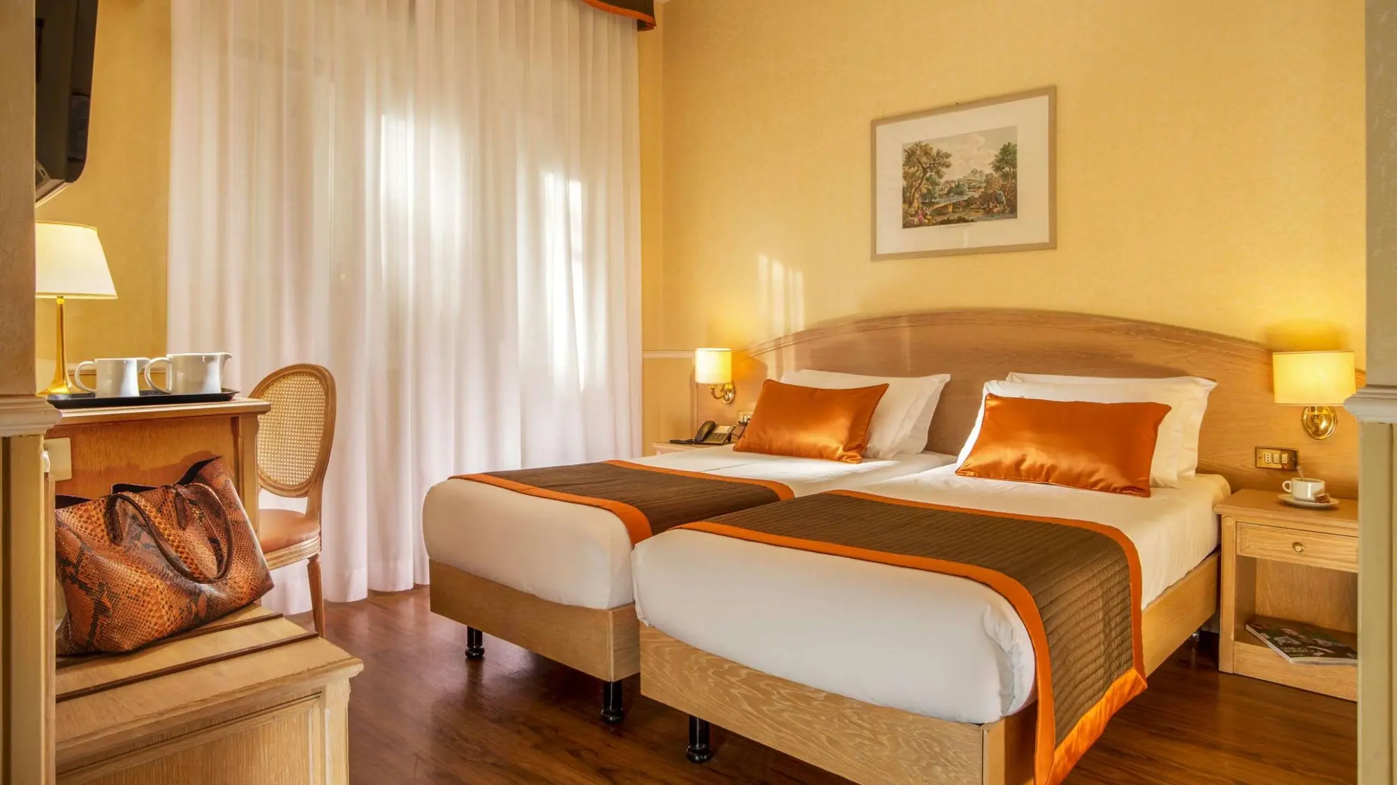 Santa Costanza, Room
